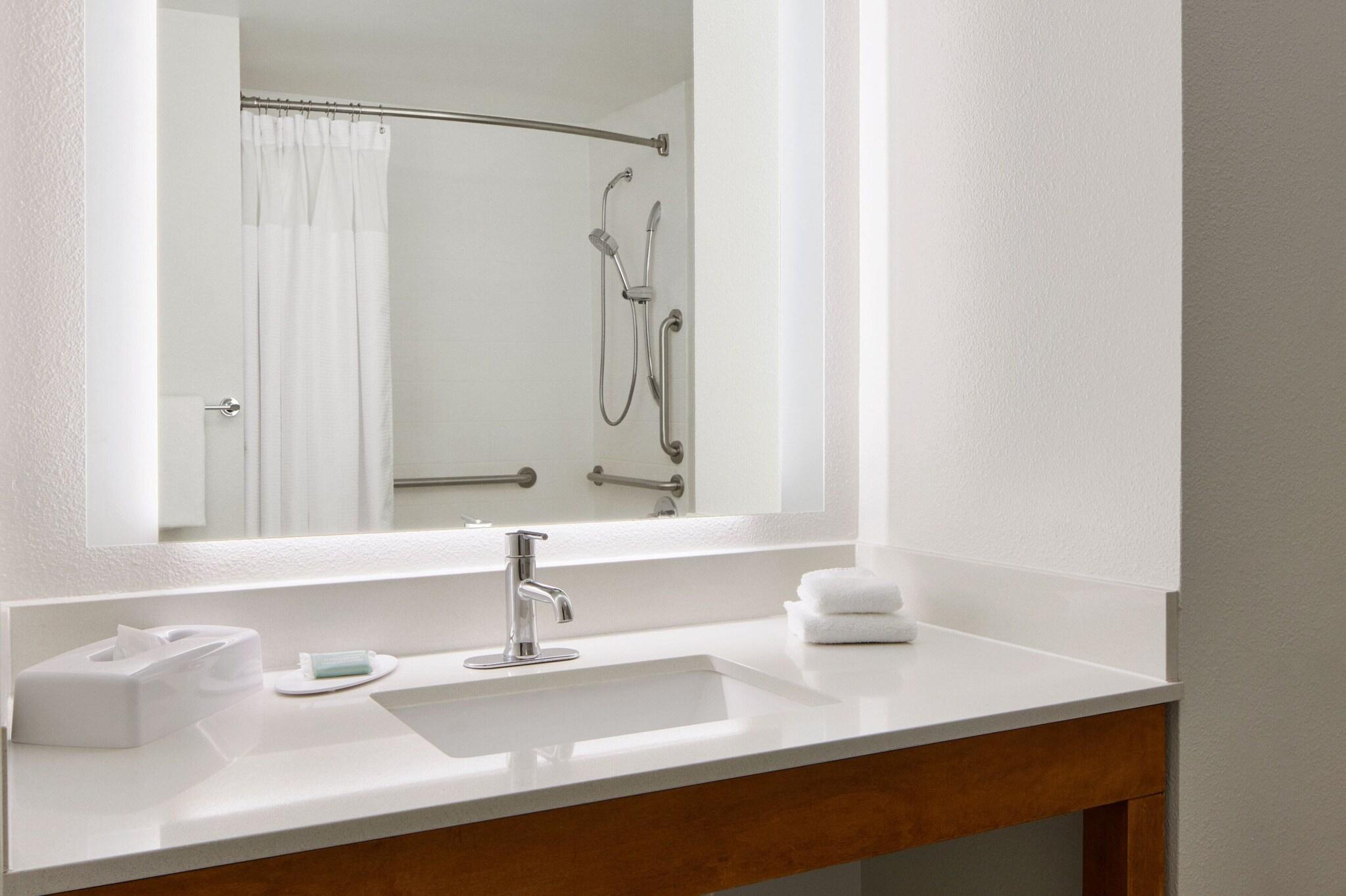 Studio Two Queen Beds