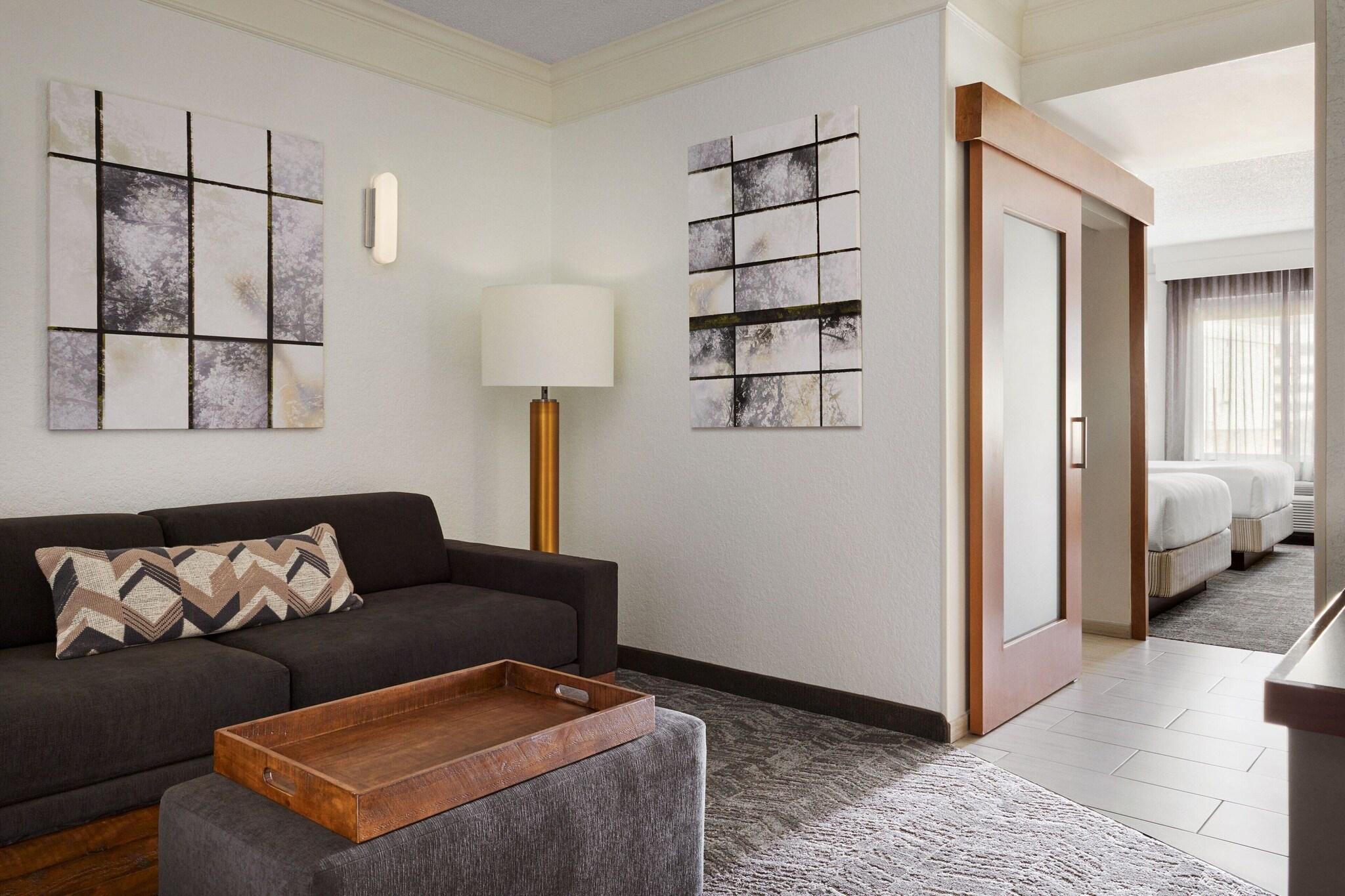 Studio Two Queen Beds