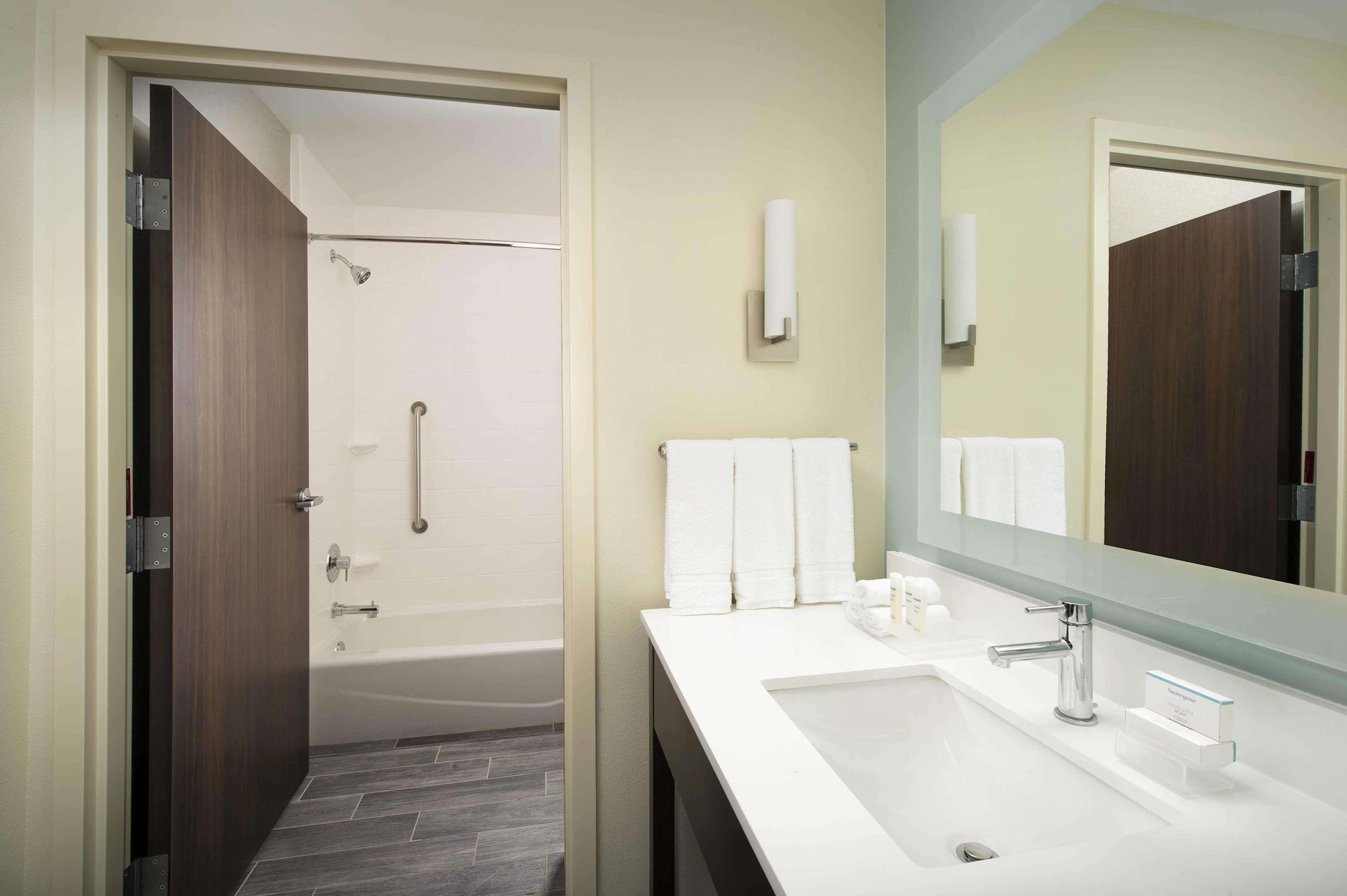 Suite Two Queen Beds One Bedroom