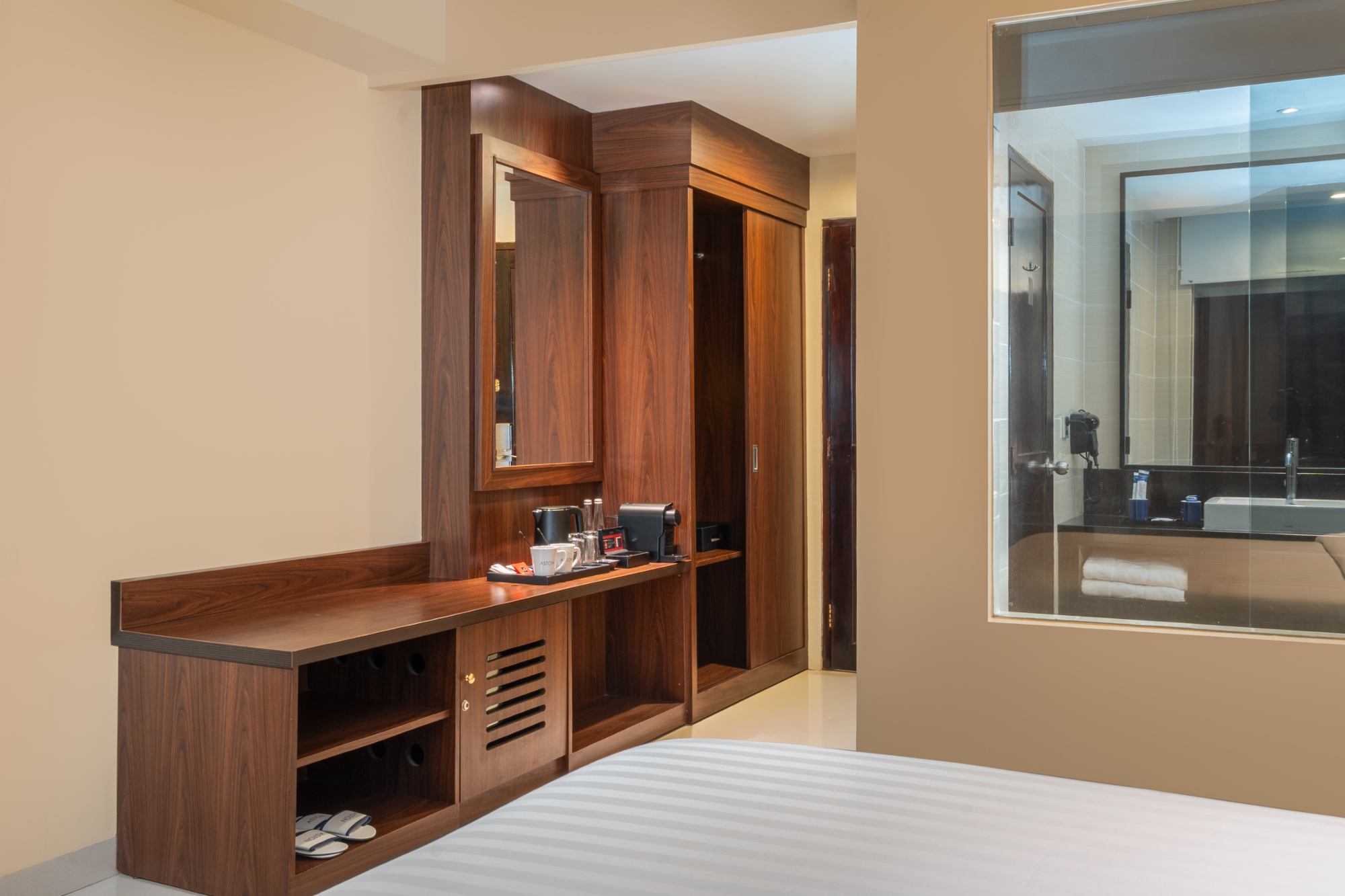 Double Deluxe One Bed