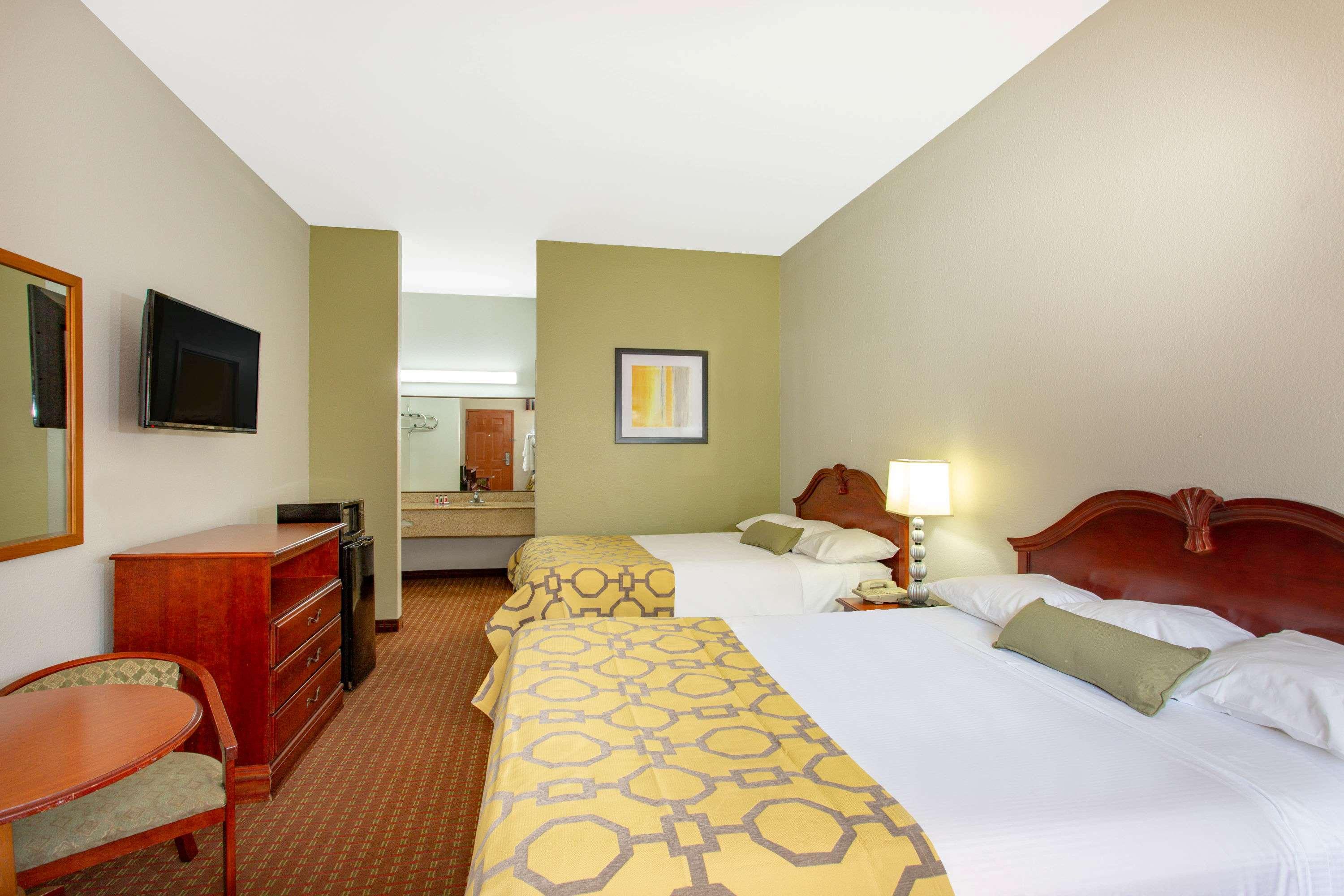 Quadruple Two Queen Beds Non Smoking