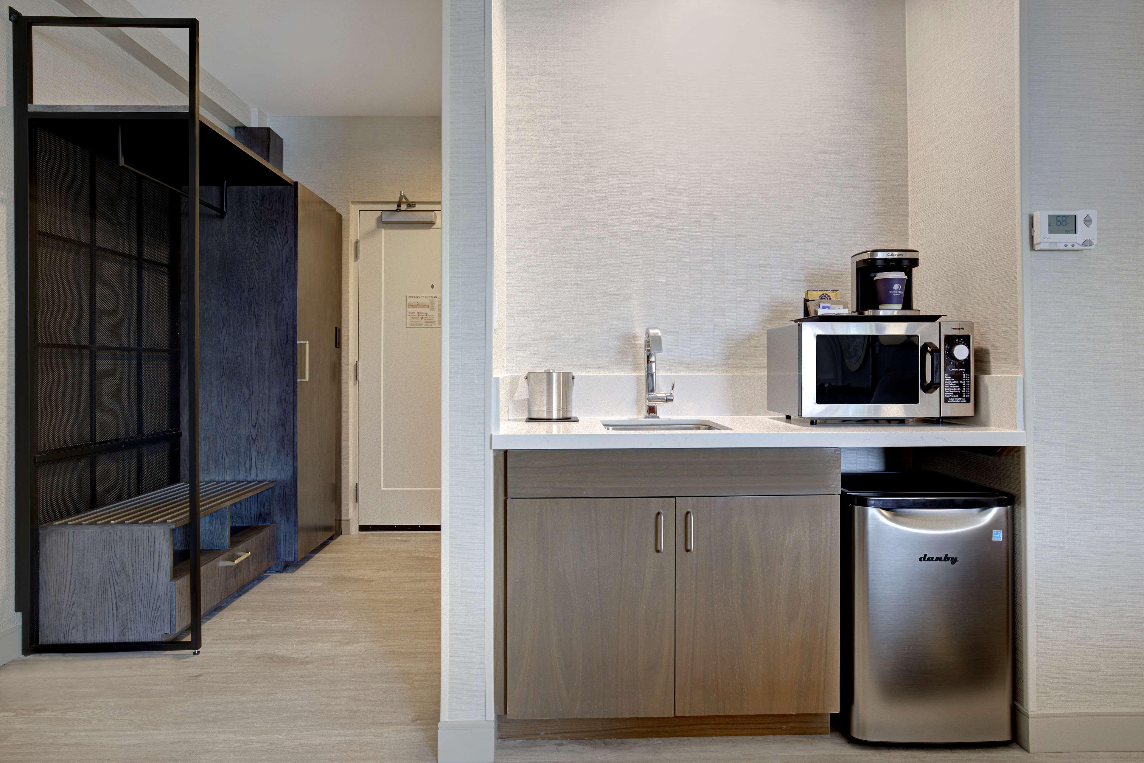 Studio Accessible King Size Bed