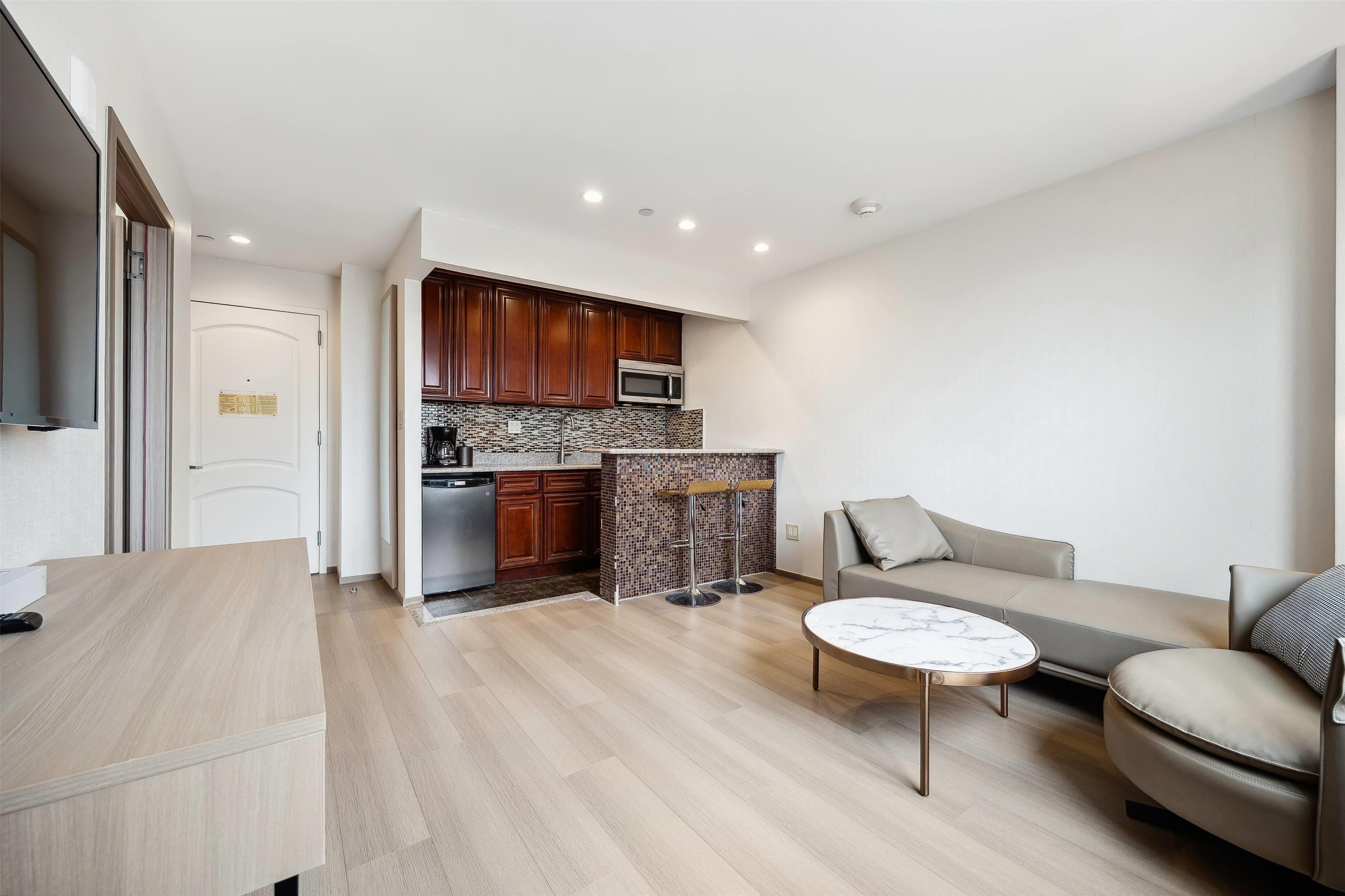 Suite Queen Bed Non Smoking