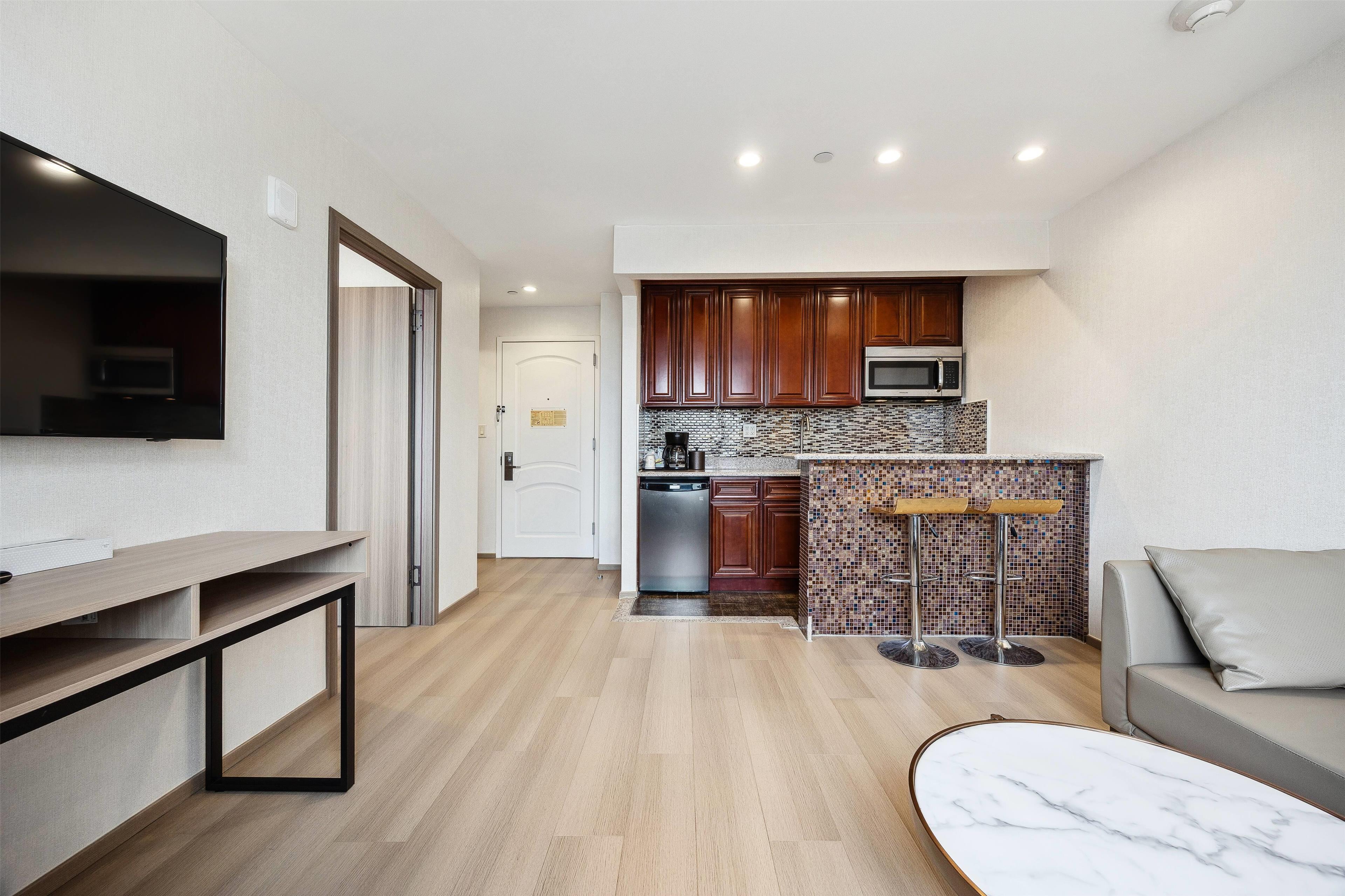 Suite Queen Bed Non Smoking