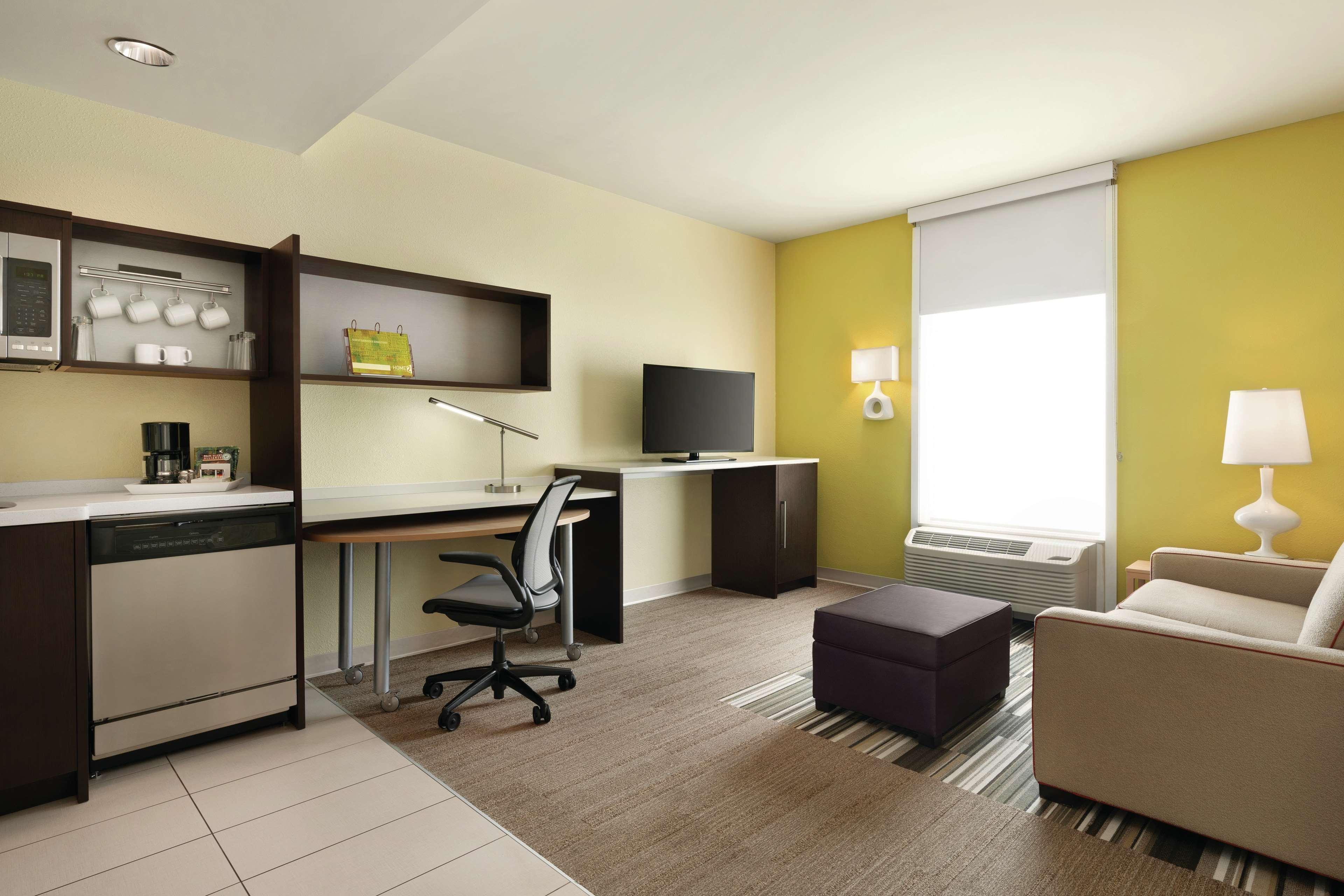 Studio Two Queen Beds Non Smoking