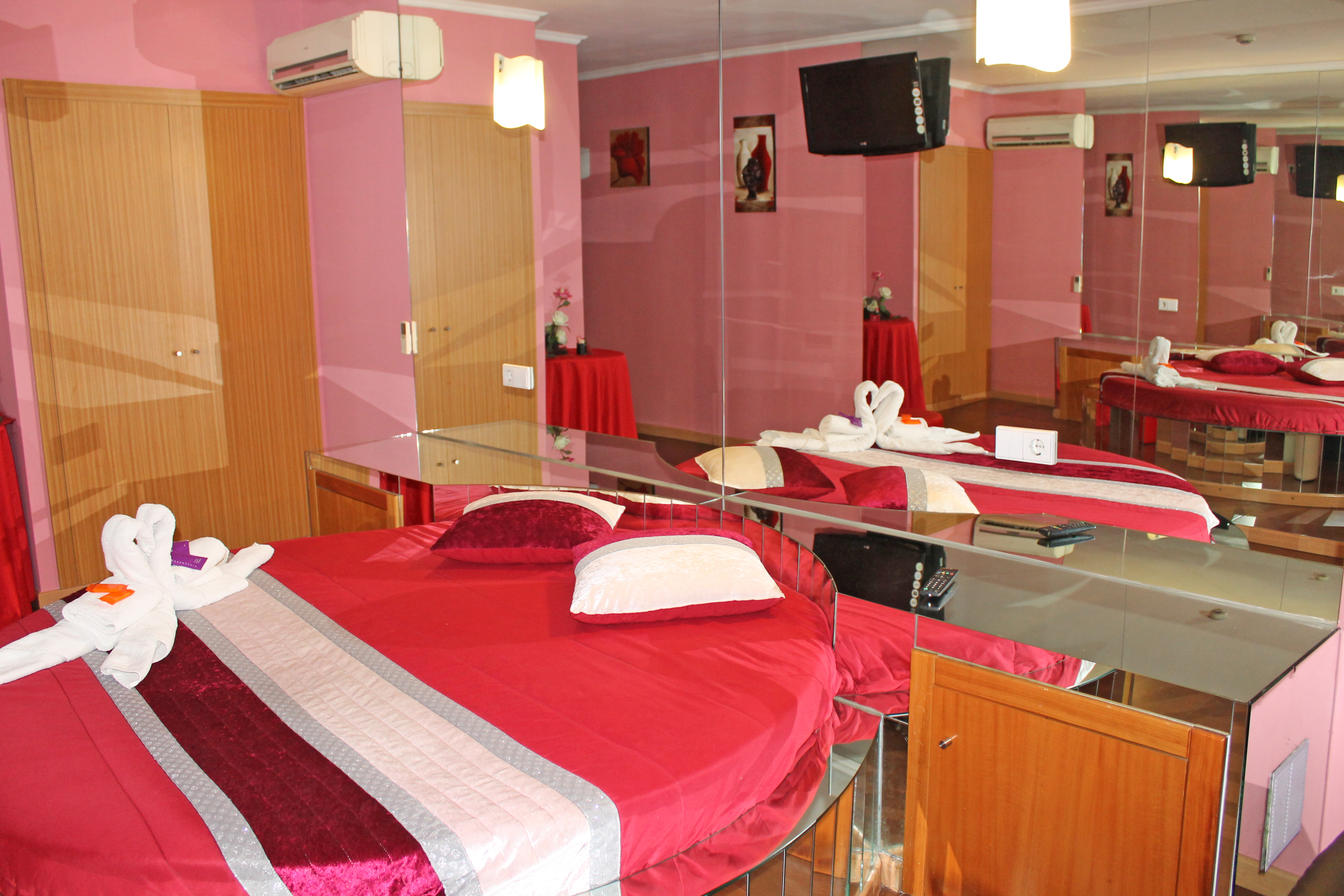 Double Deluxe One Bed