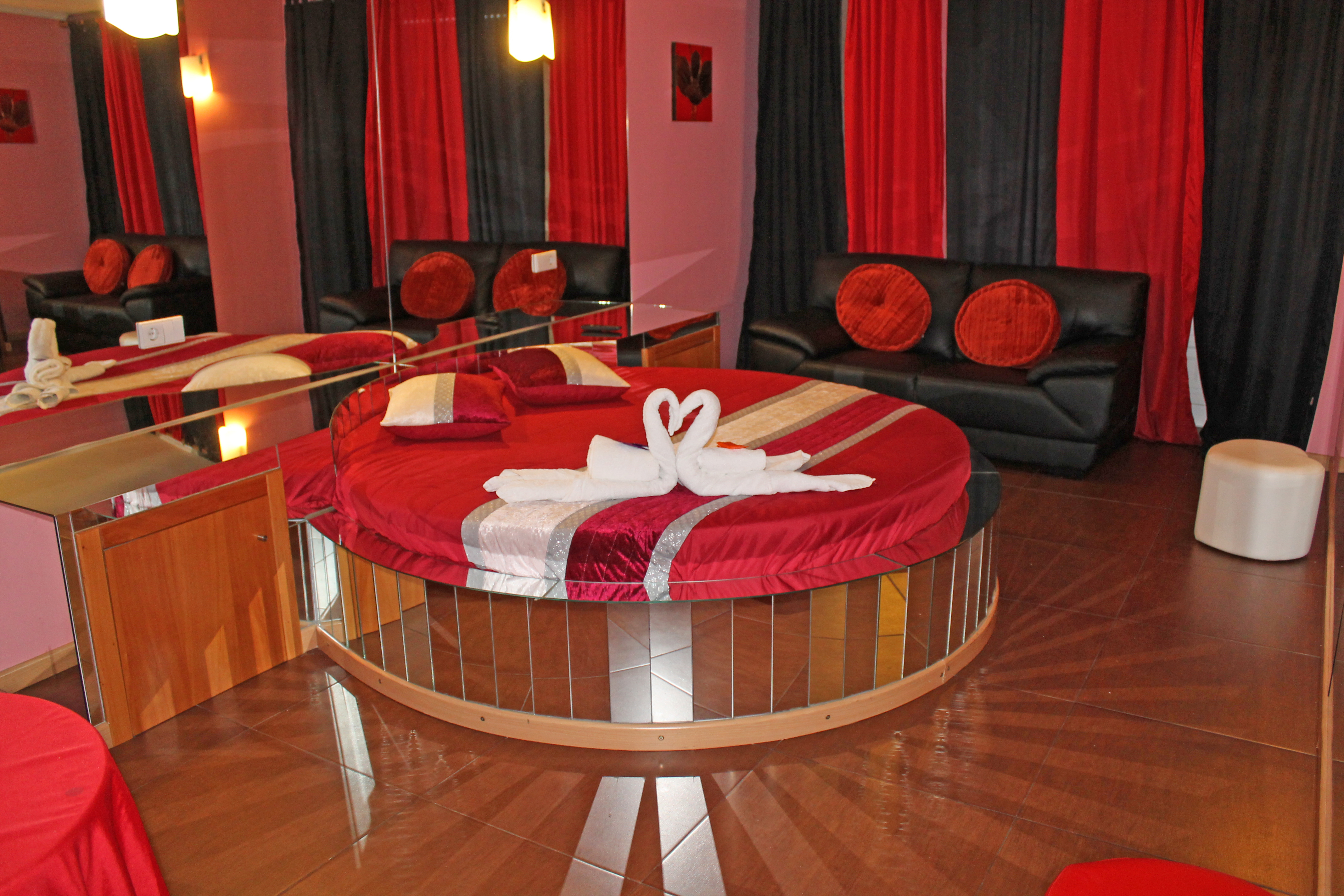 Double Deluxe One Bed