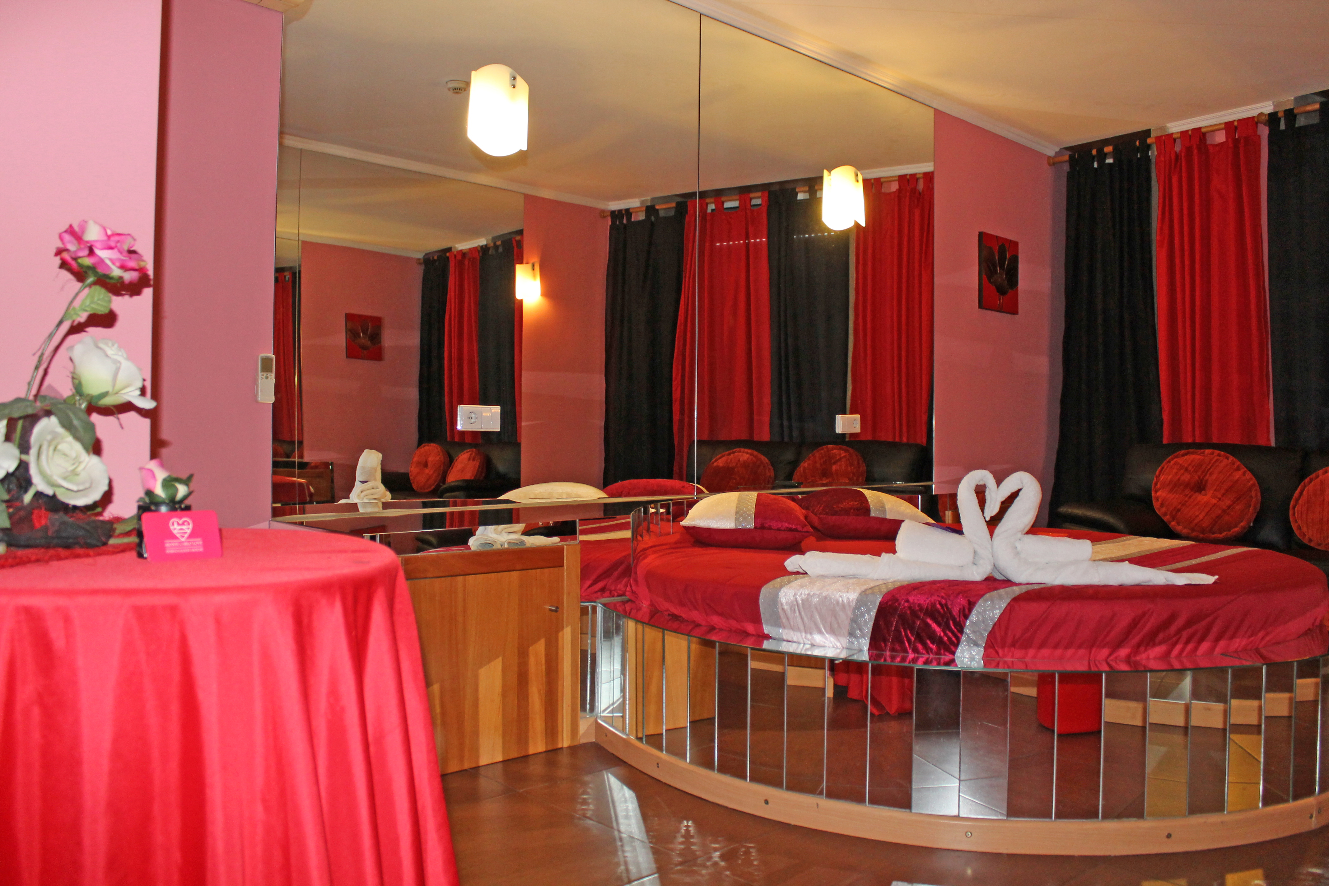 Double Deluxe One Bed