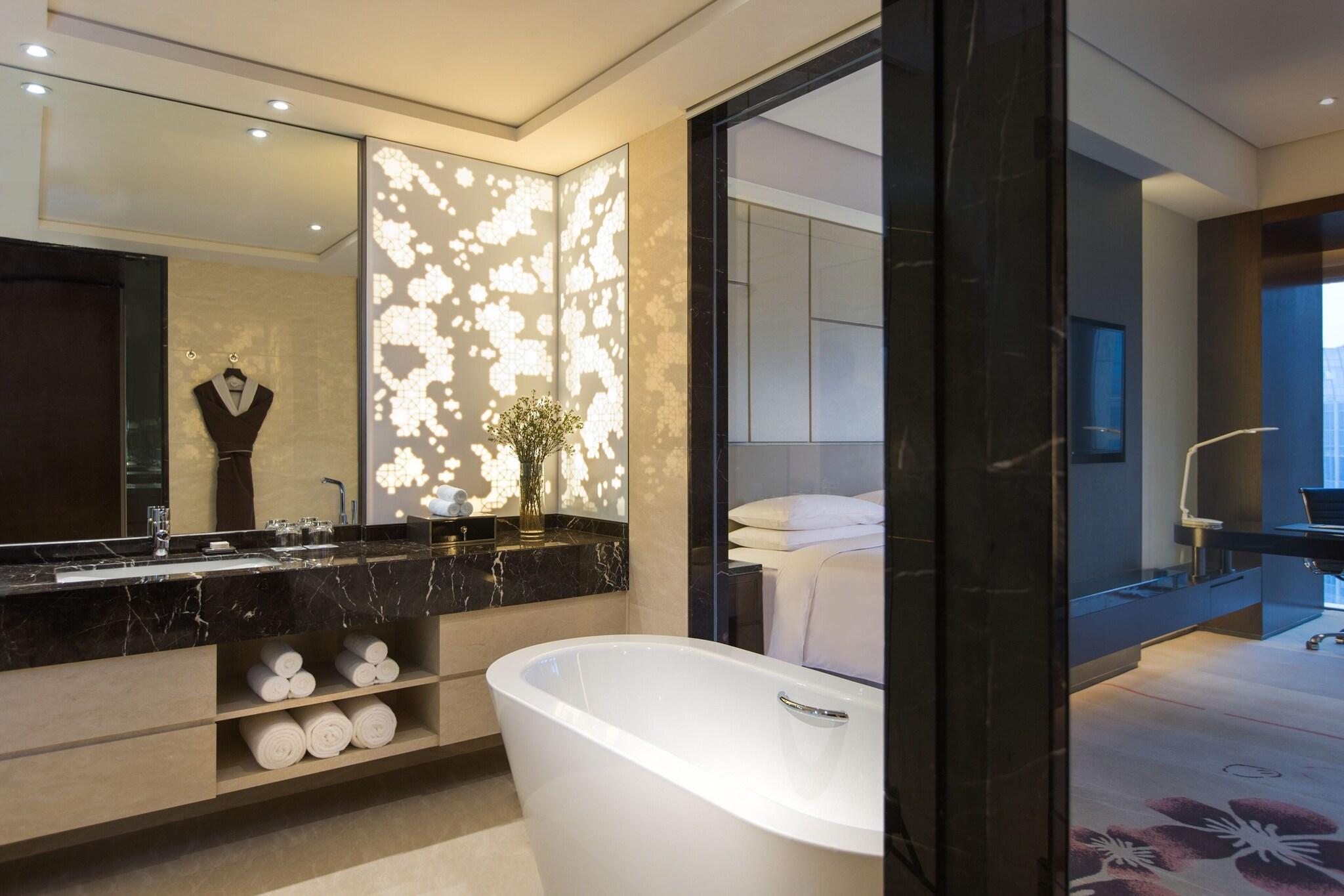 Double Deluxe King Bed