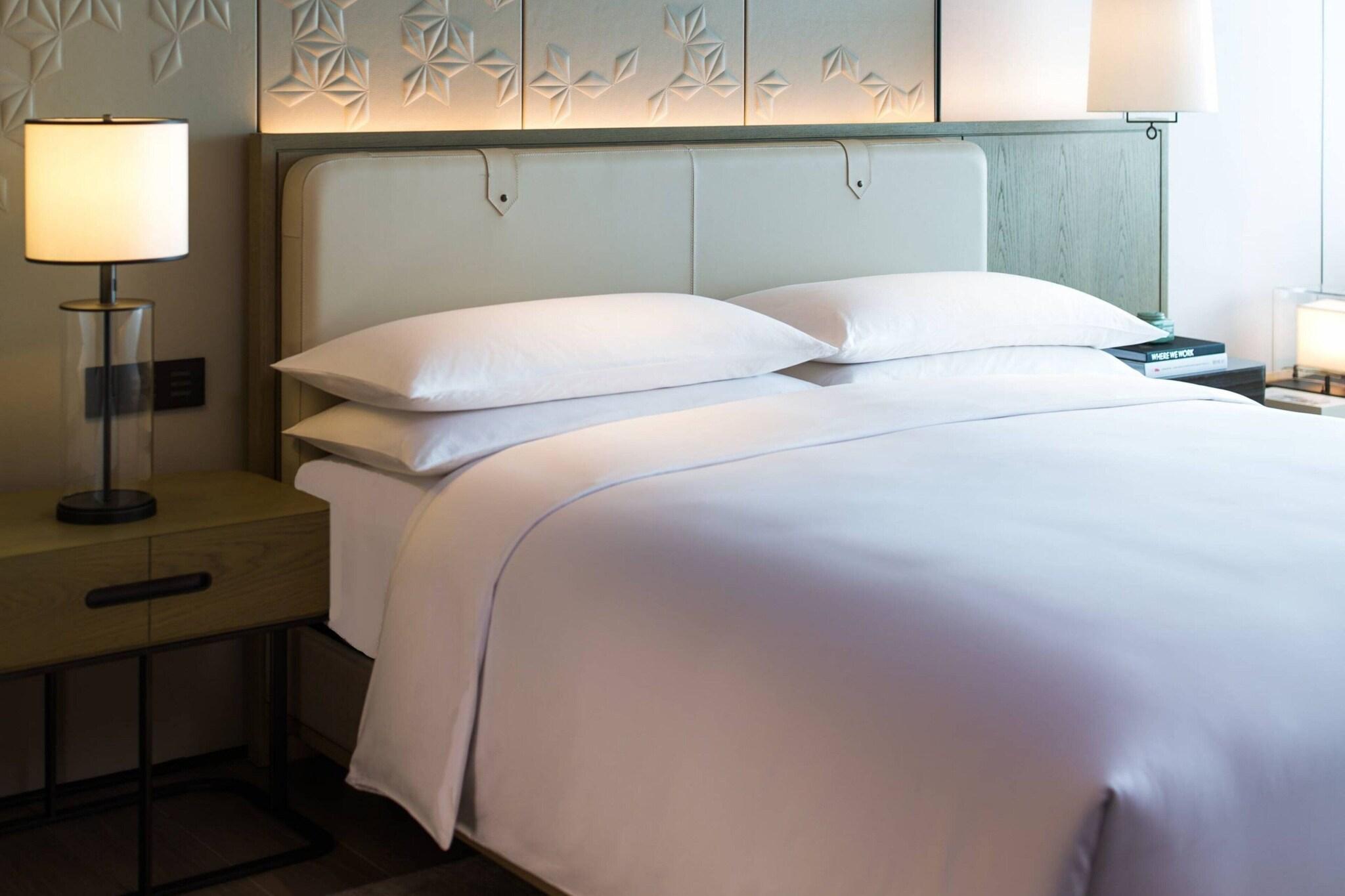 Double Bay View King Bed