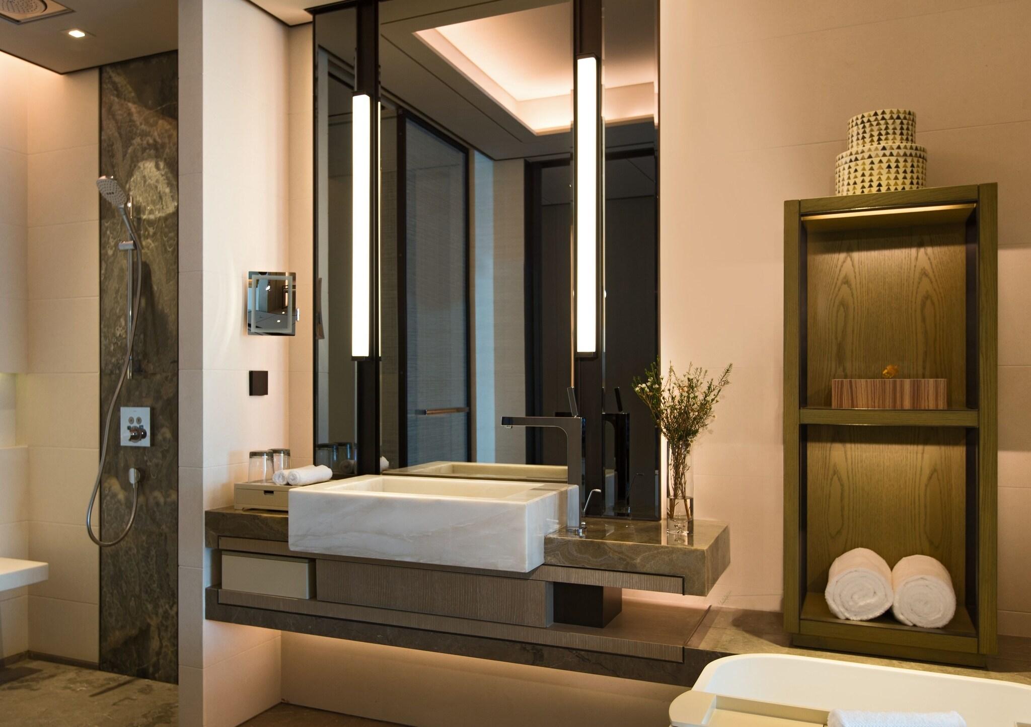 Double Bay View King Bed