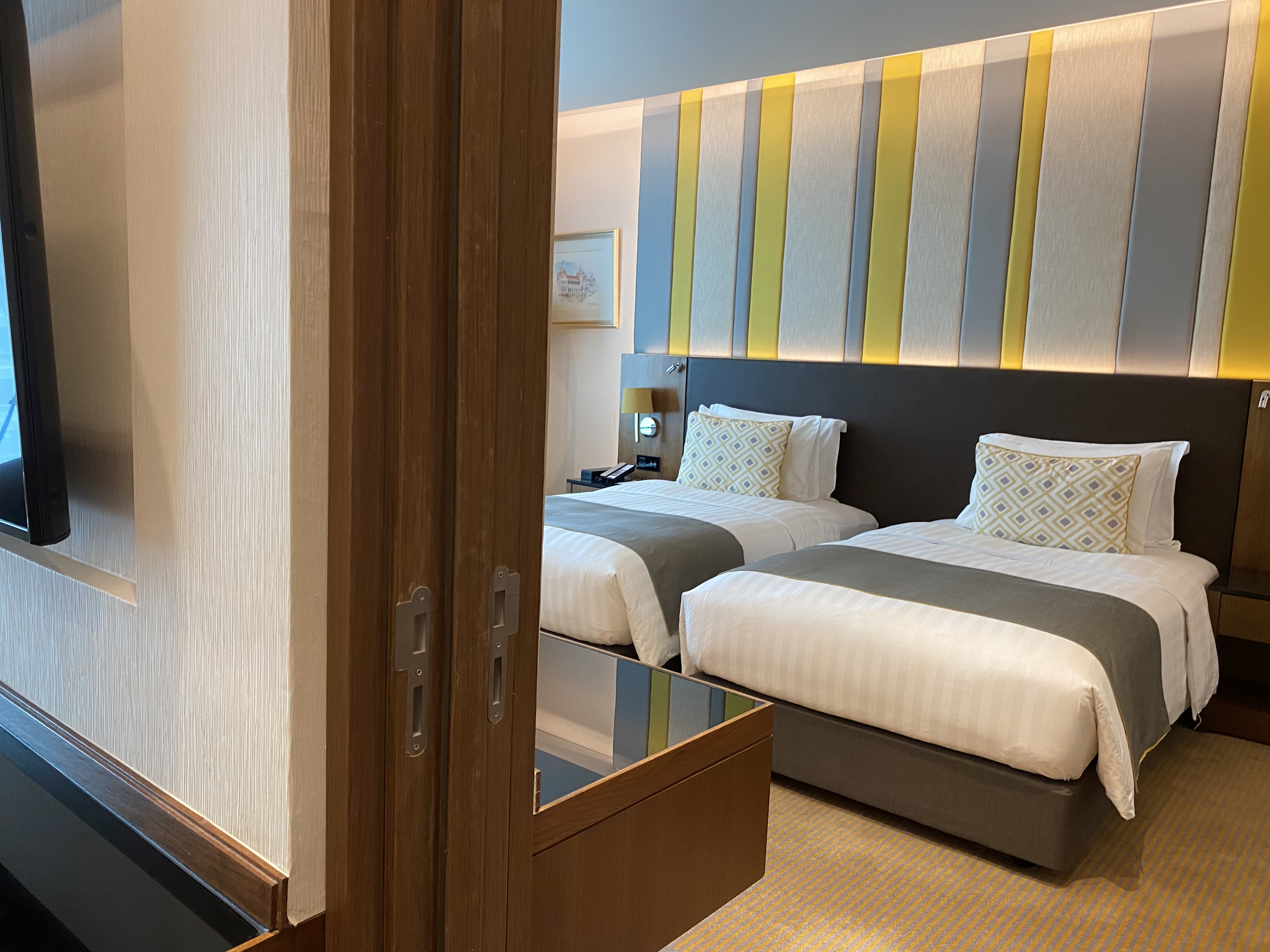 Room Connecting Room