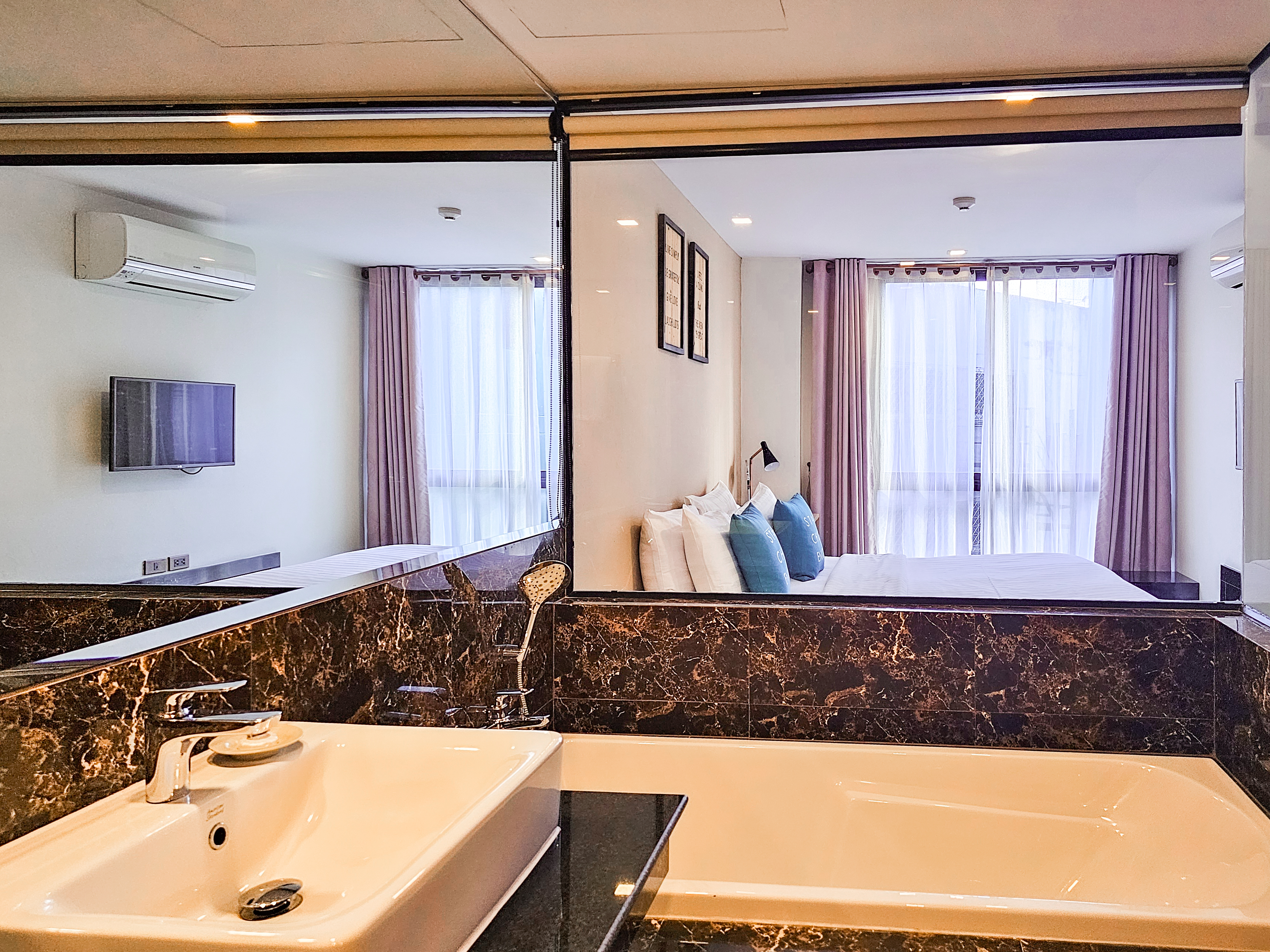 Double or Twin One Bedroom One Bathroom