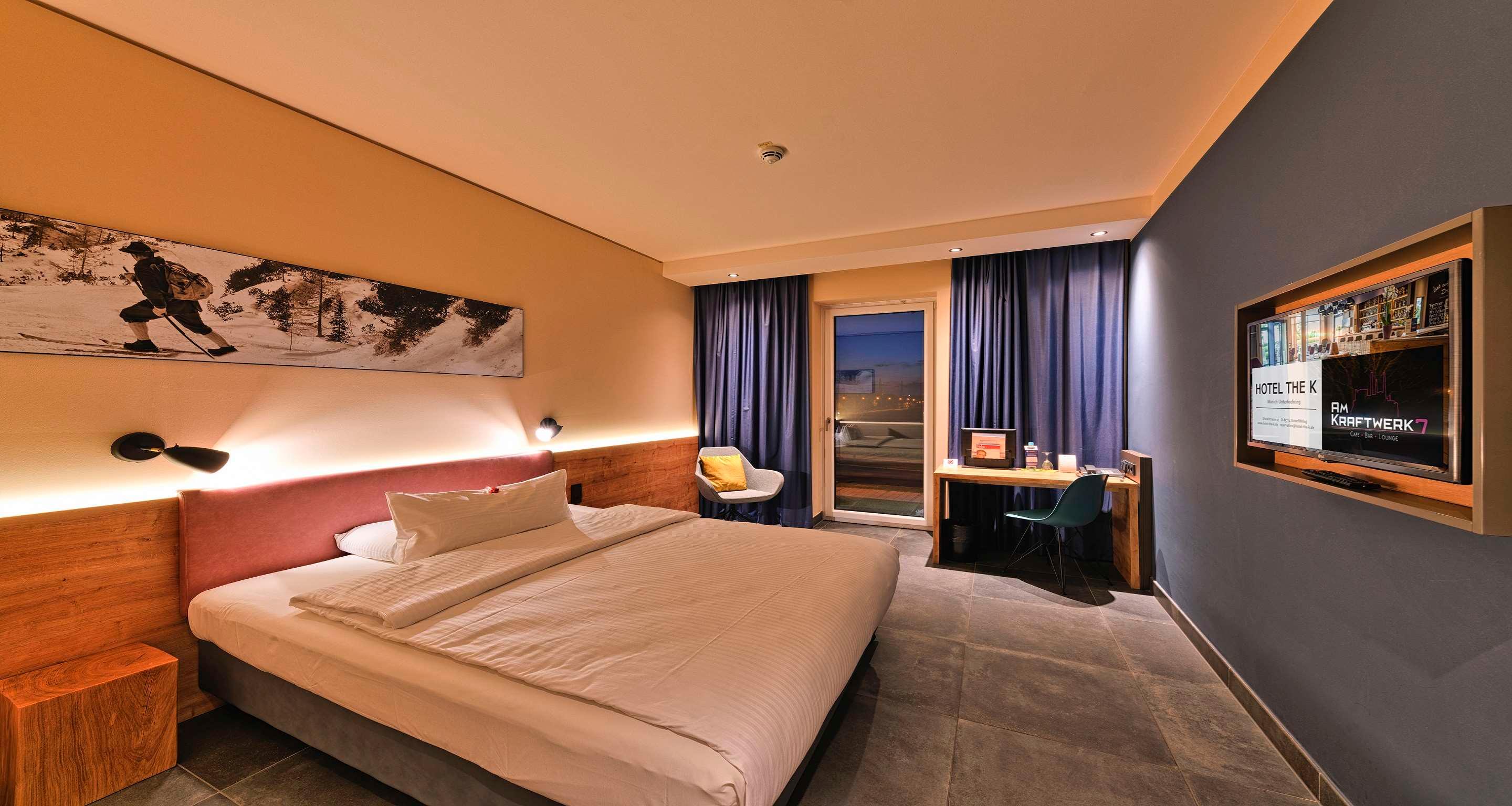 Double Business Queen Bed