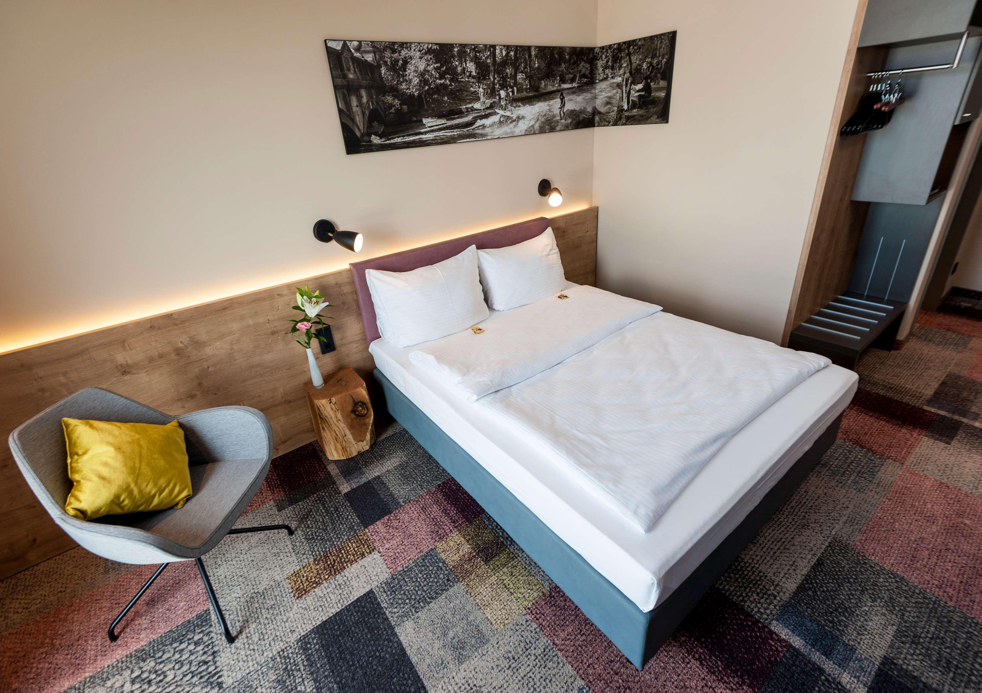 Double Business Queen Bed