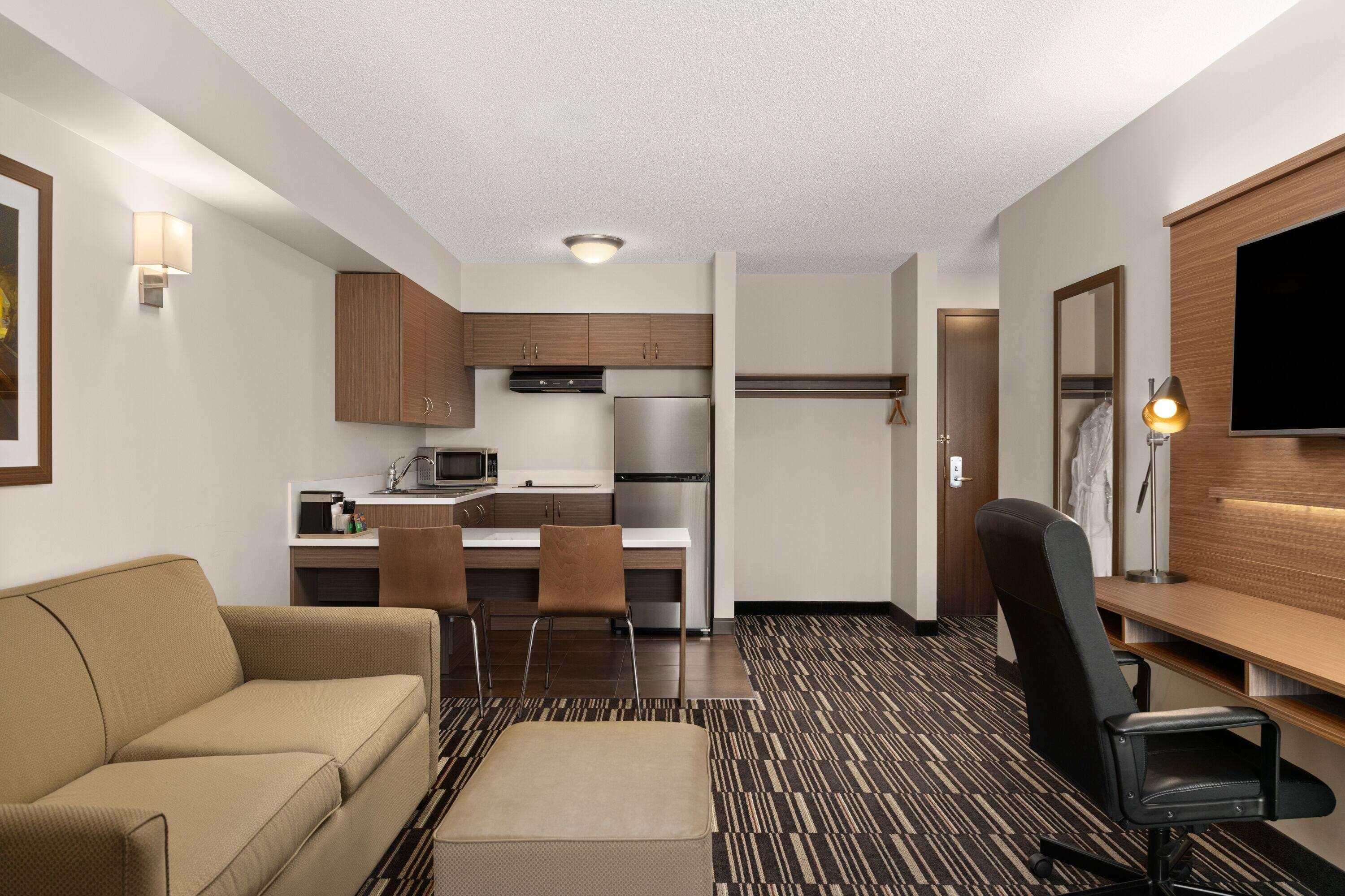 Suite Queen Size Bed