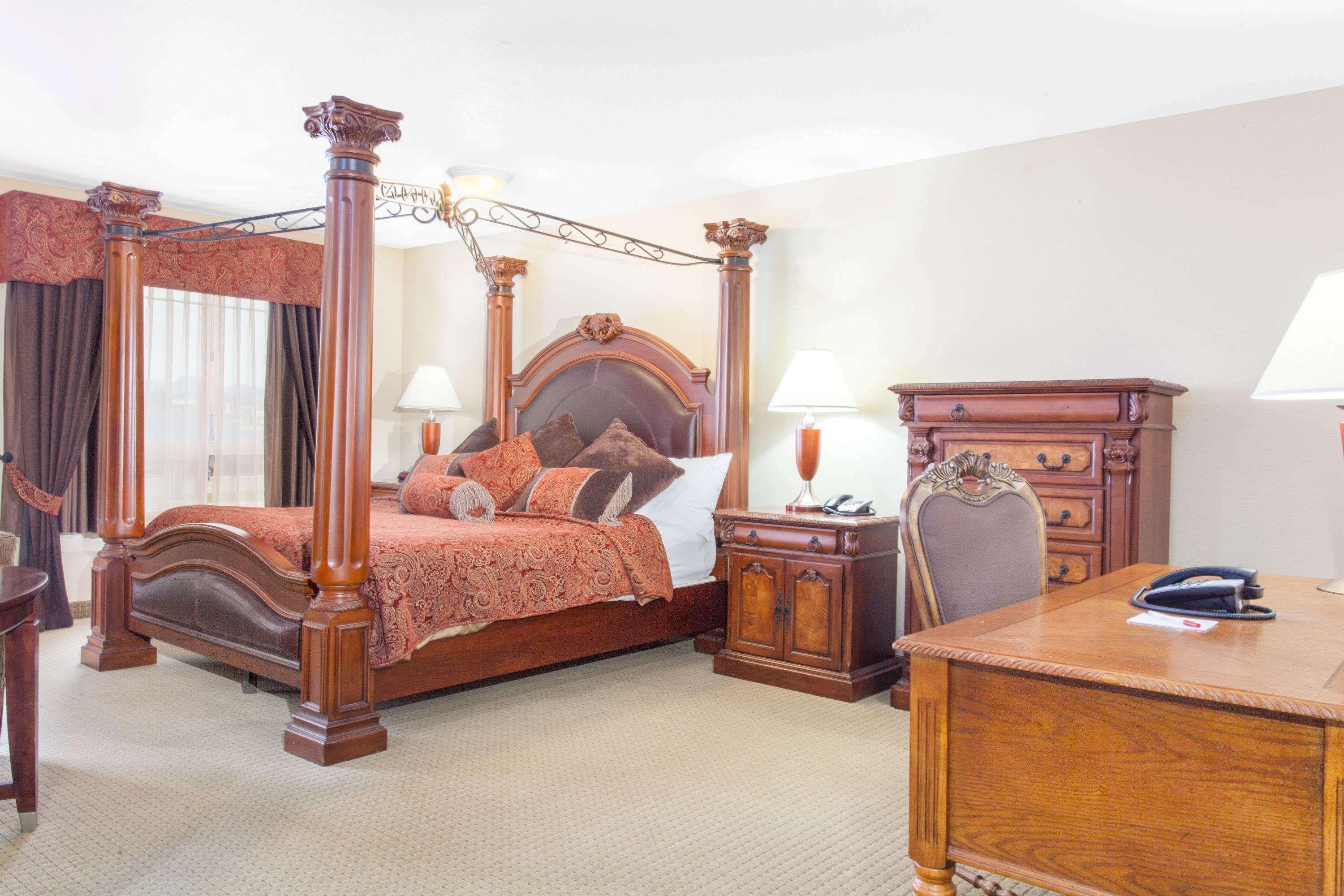 Suite King Size Bed