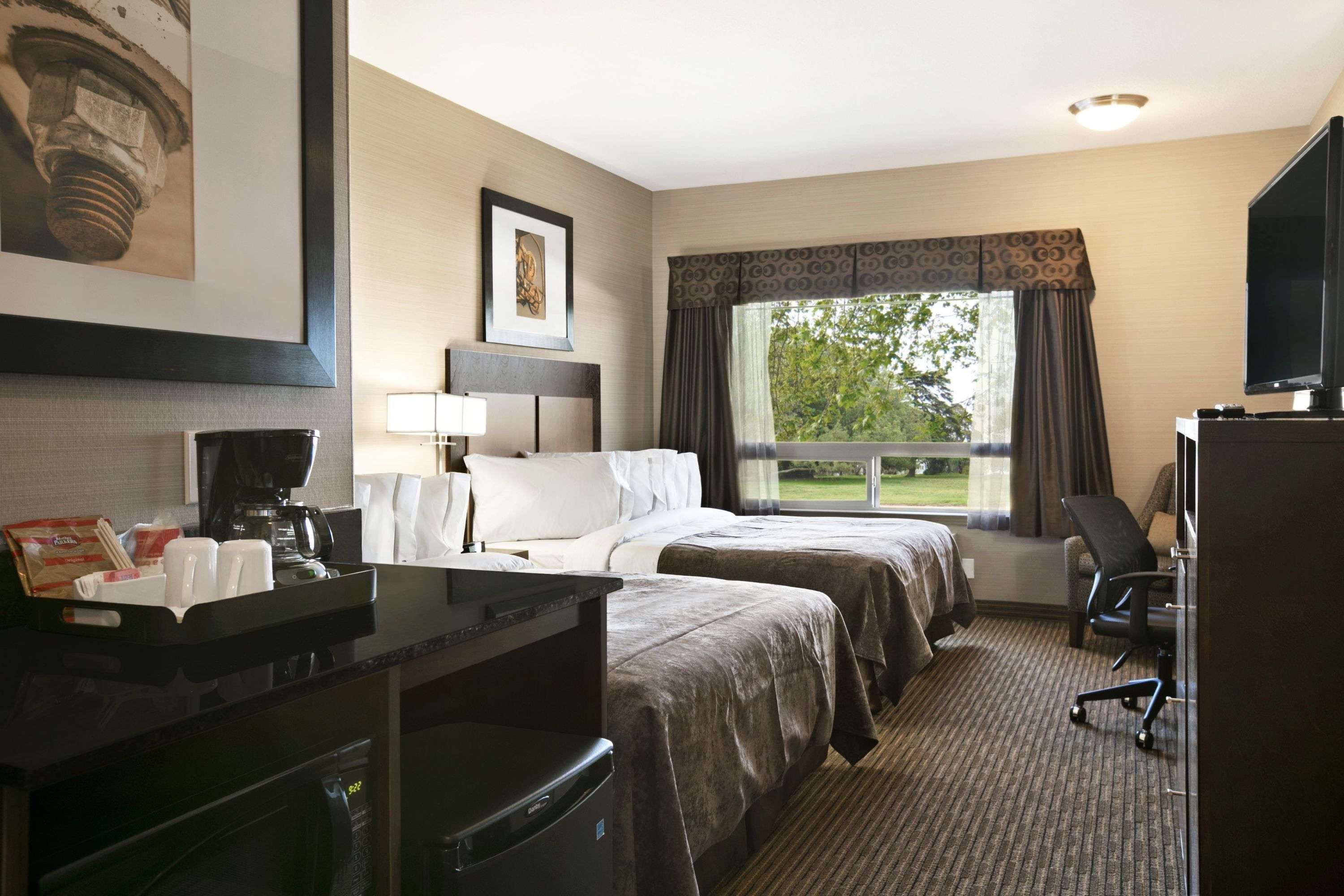 Quadruple Two Queen Beds