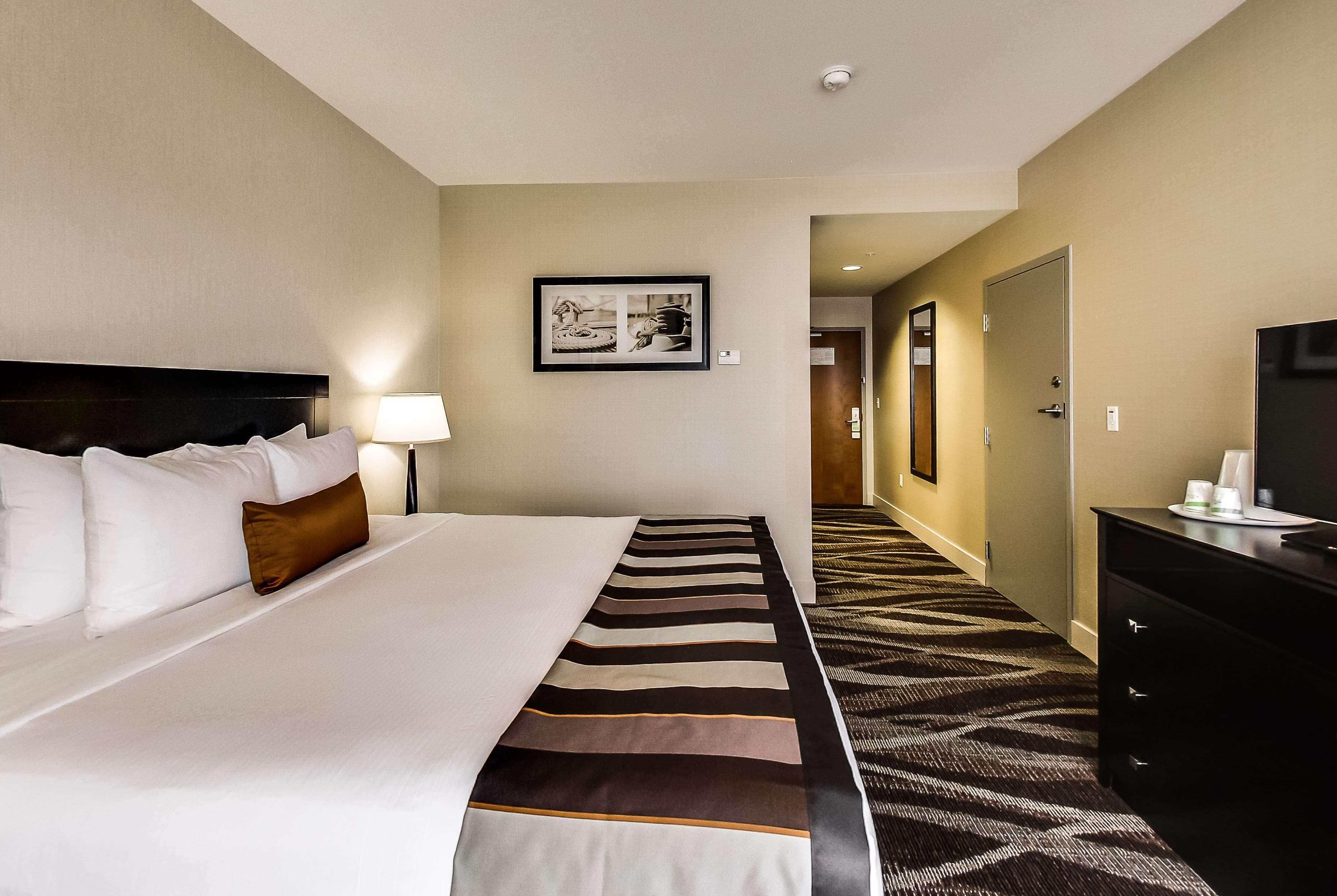 Room Accessible King Size Bed