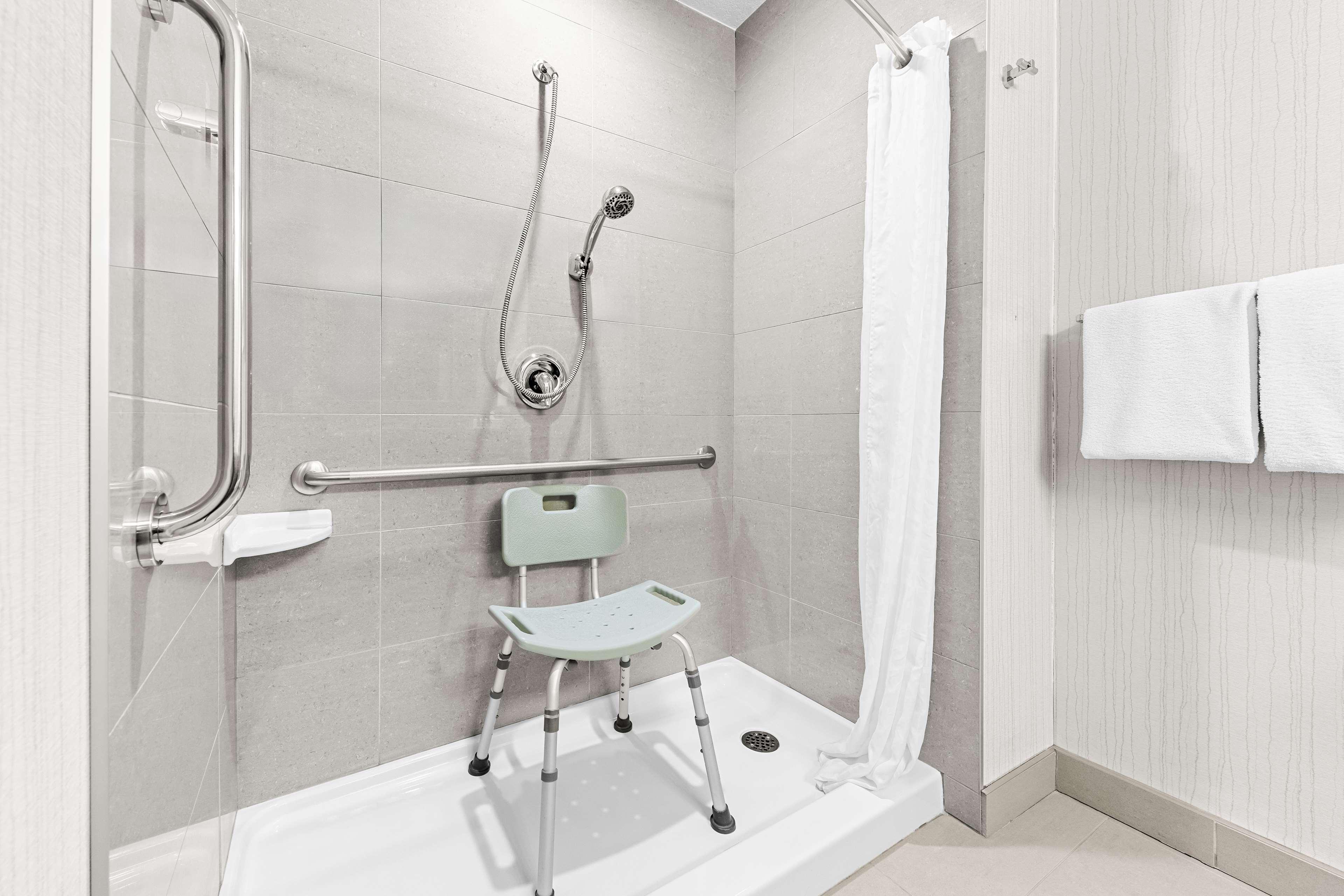 Room Accessible King Size Bed