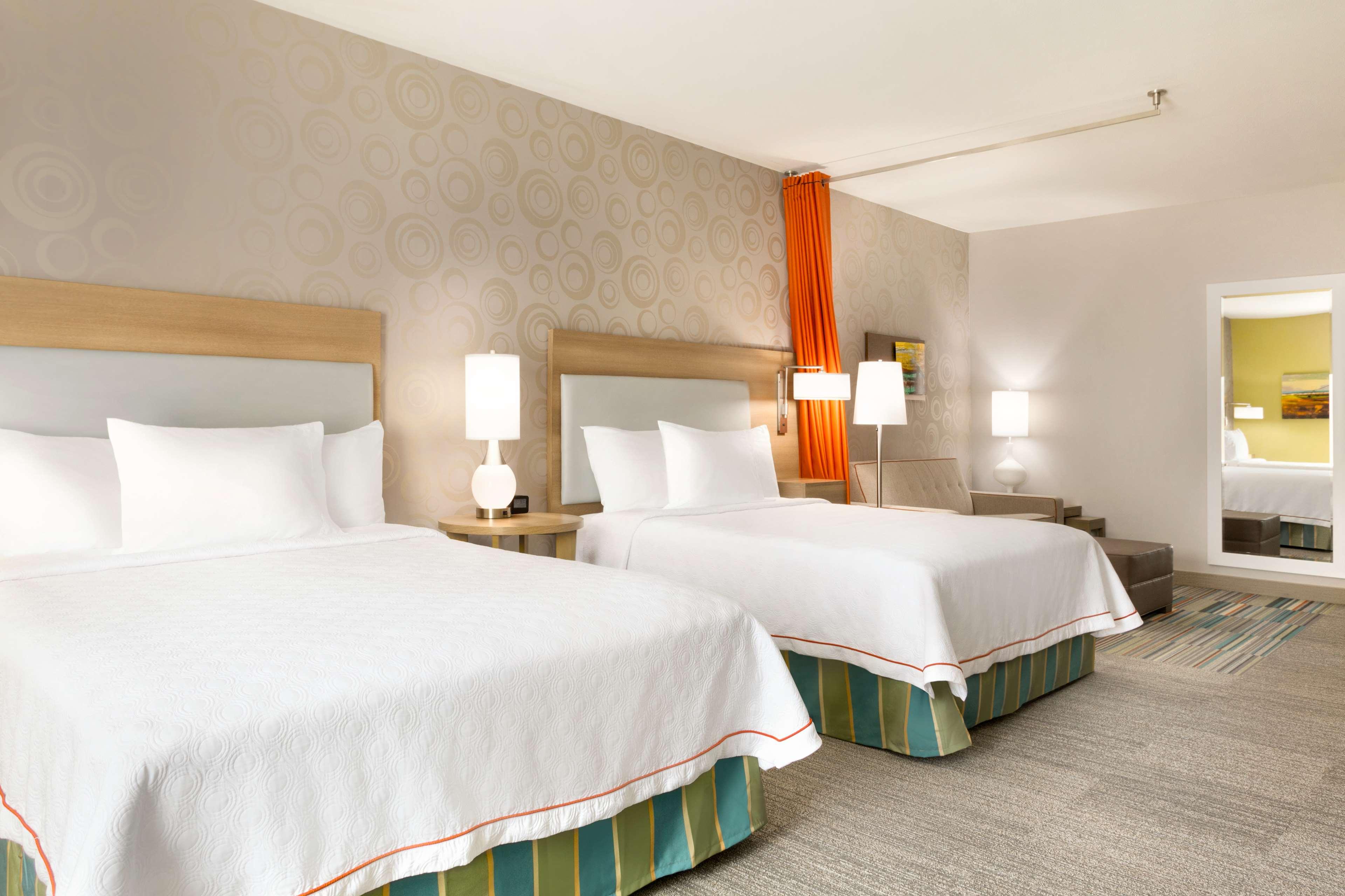 Studio Two Queen Beds