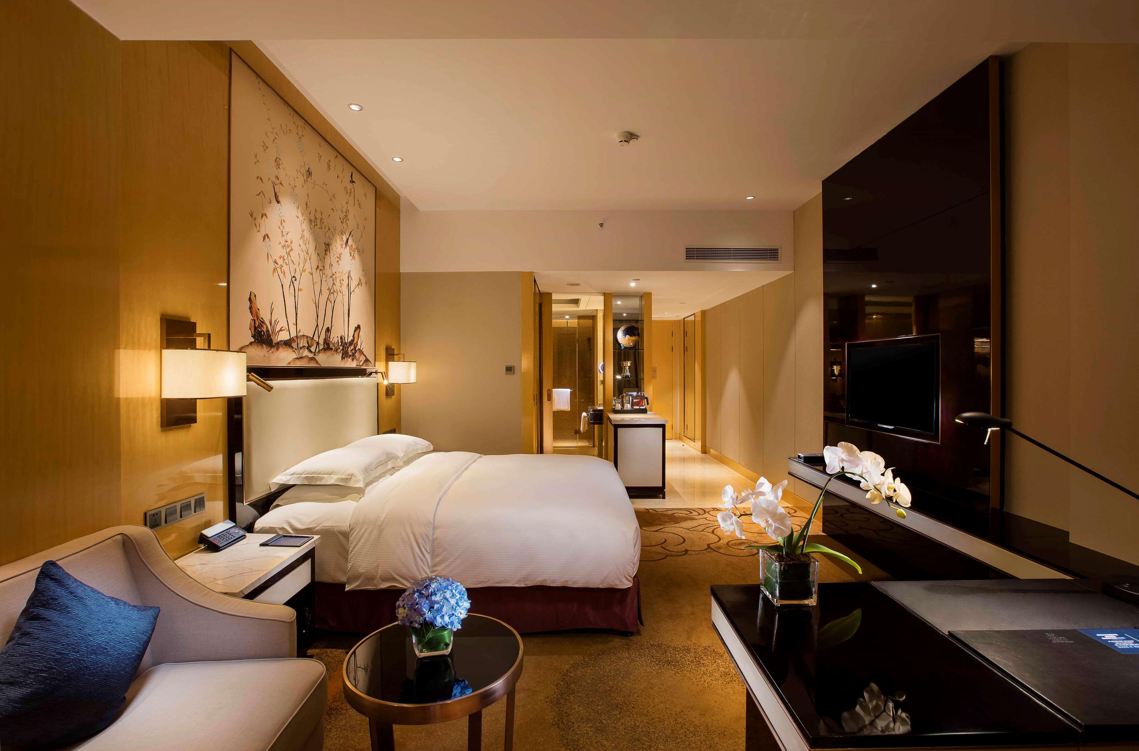 Double Deluxe King Bed