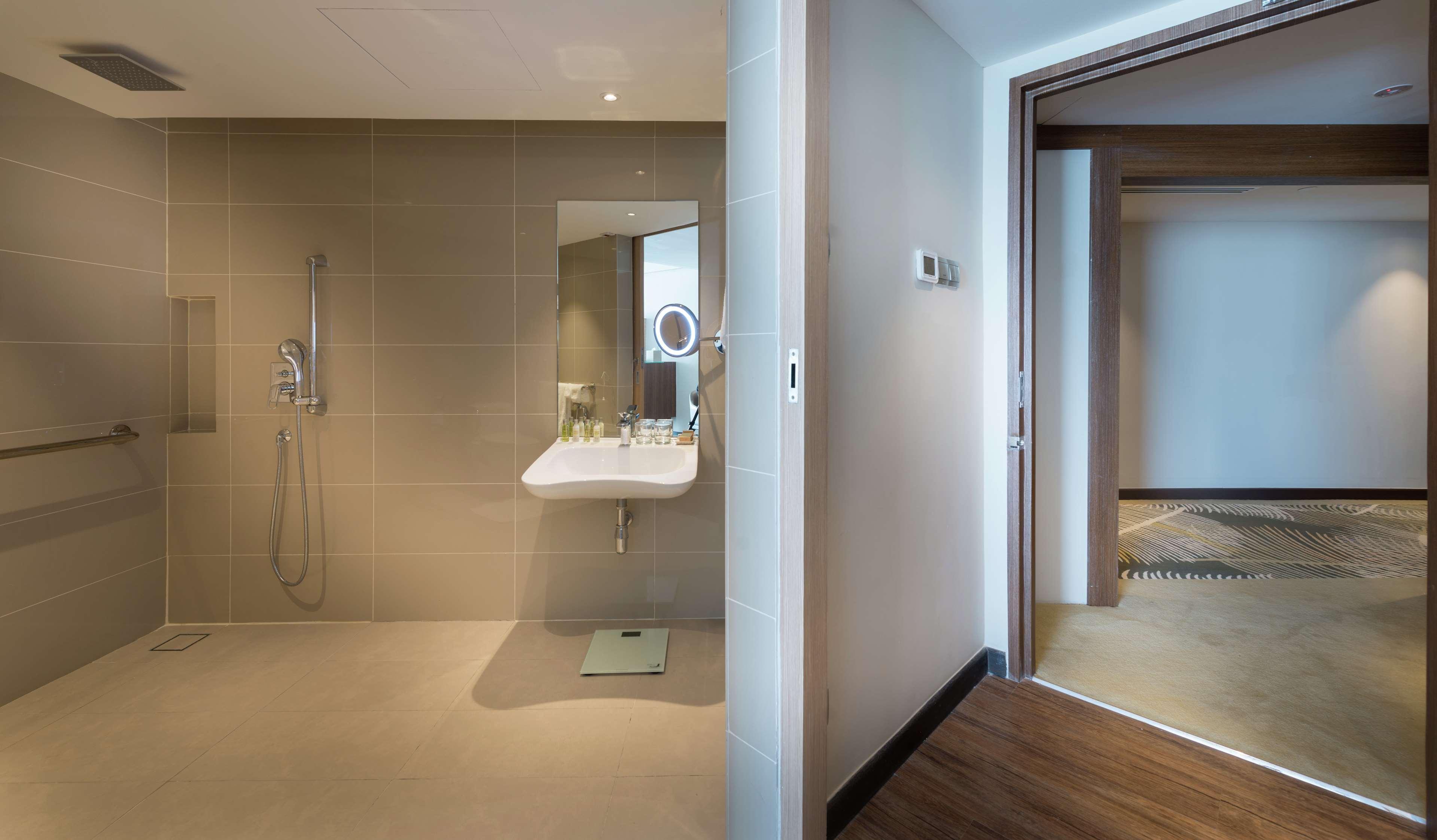 Double Accessible King Size Bed