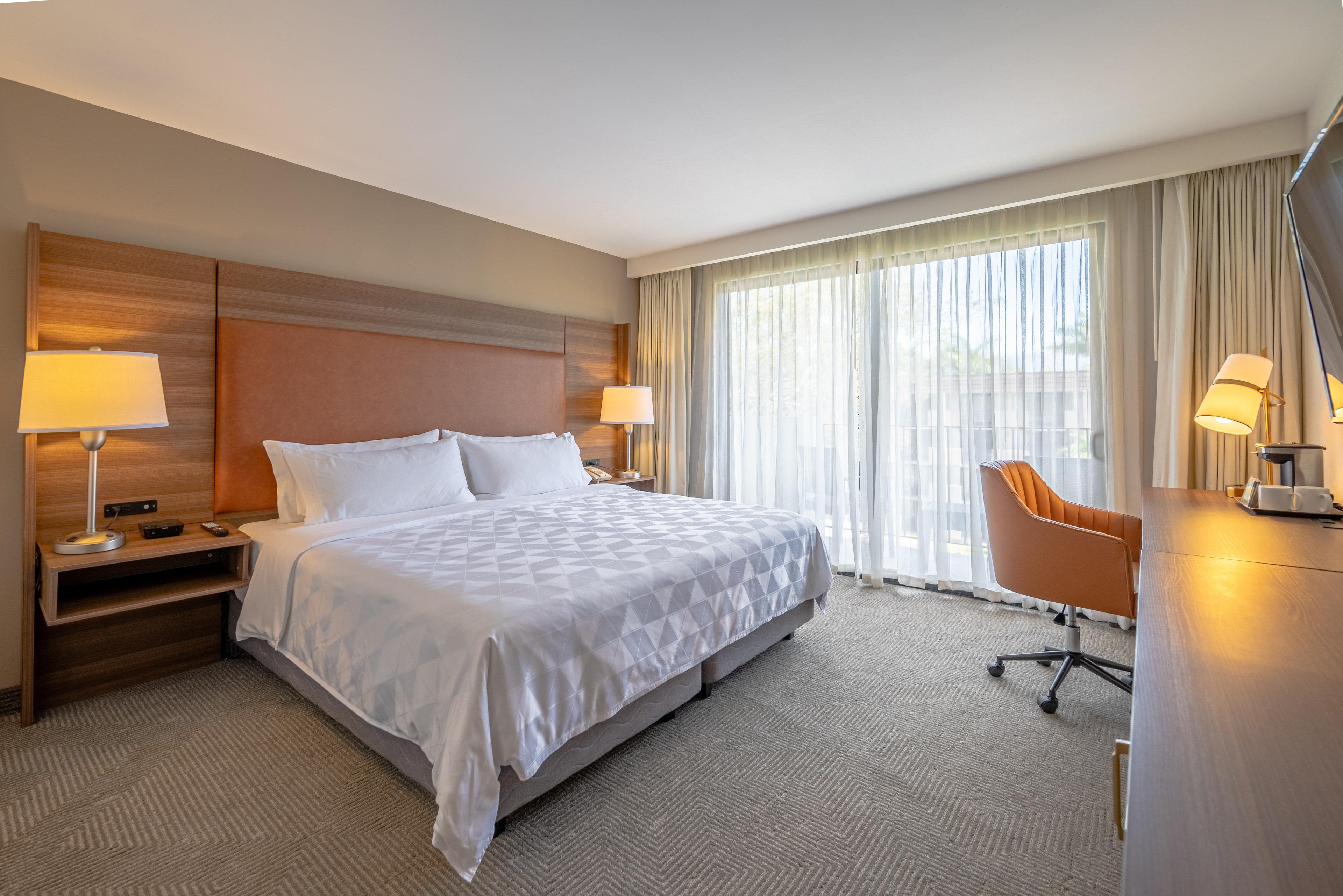 Double Garden View King Bed