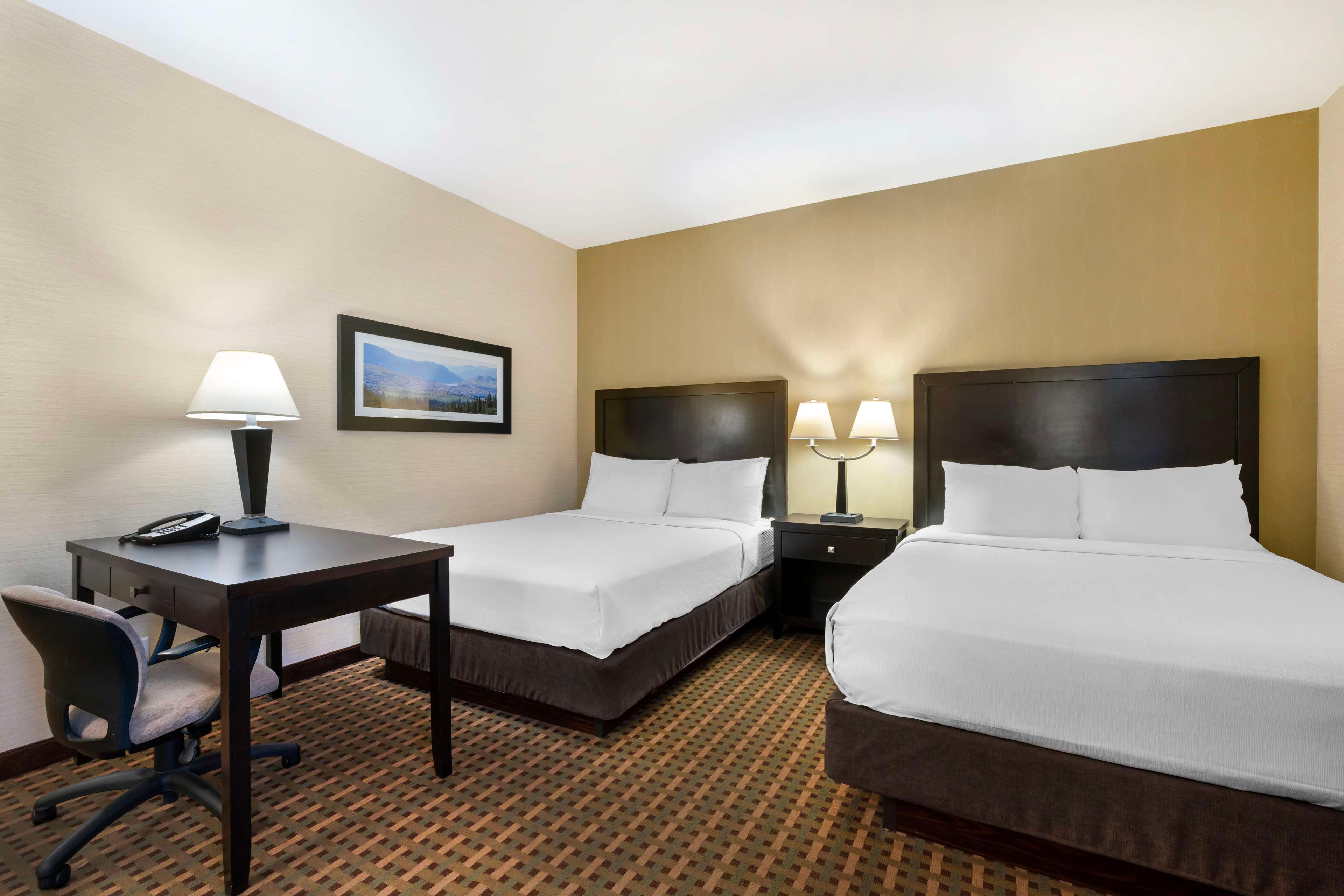 Suite Two Queen Beds Non Smoking