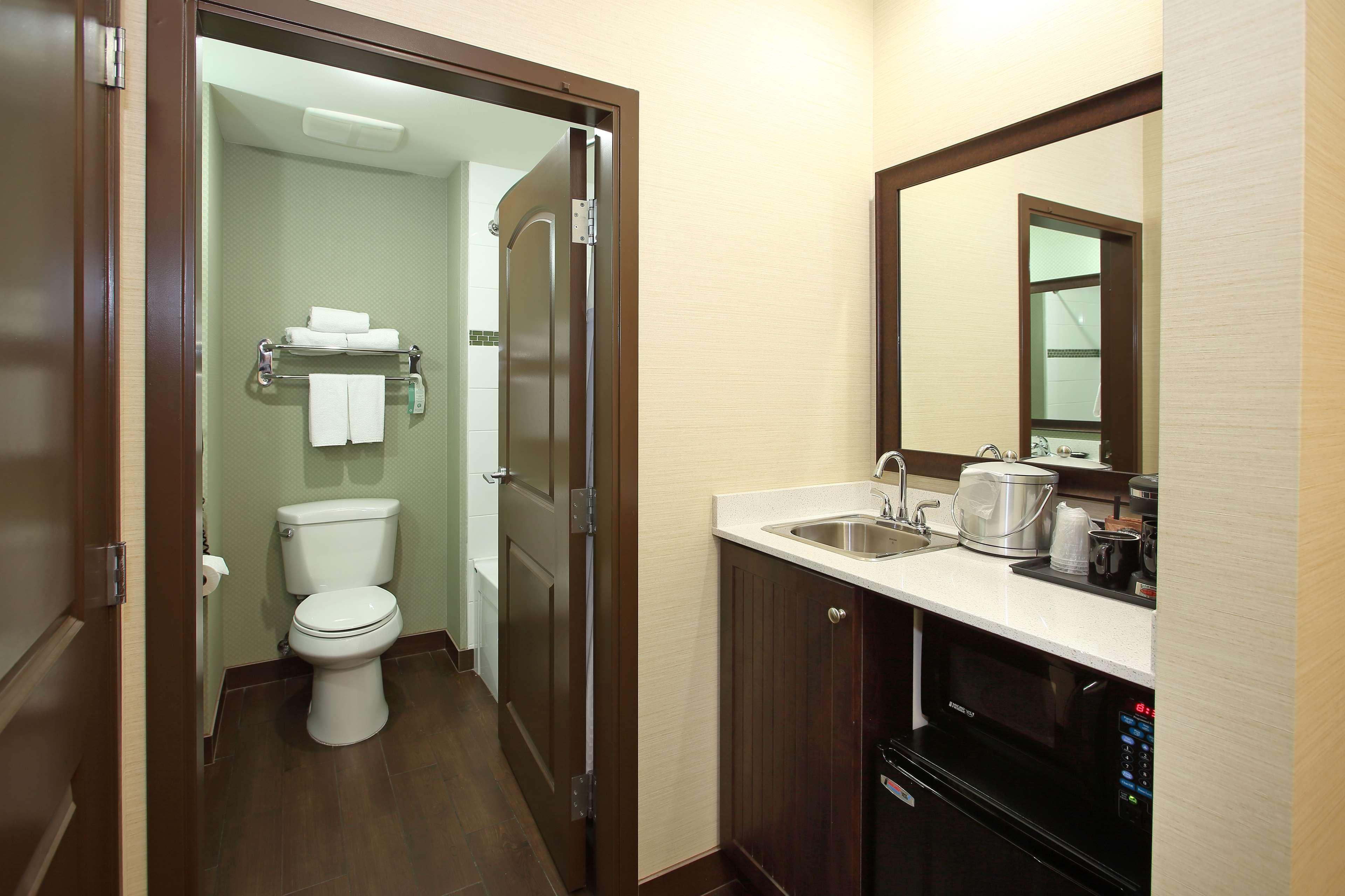 Suite Two Queen Beds Non Smoking