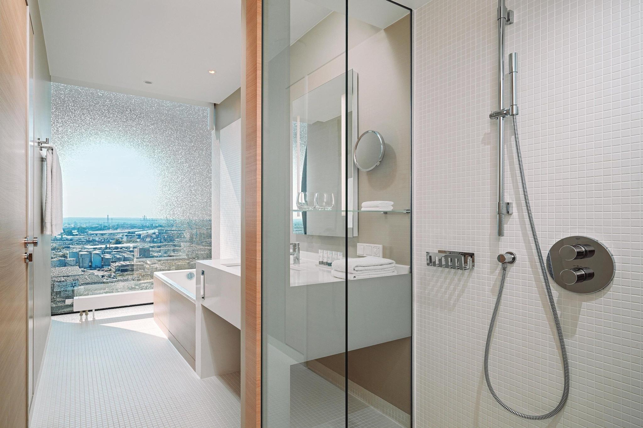 Junior Suite City View King Bed