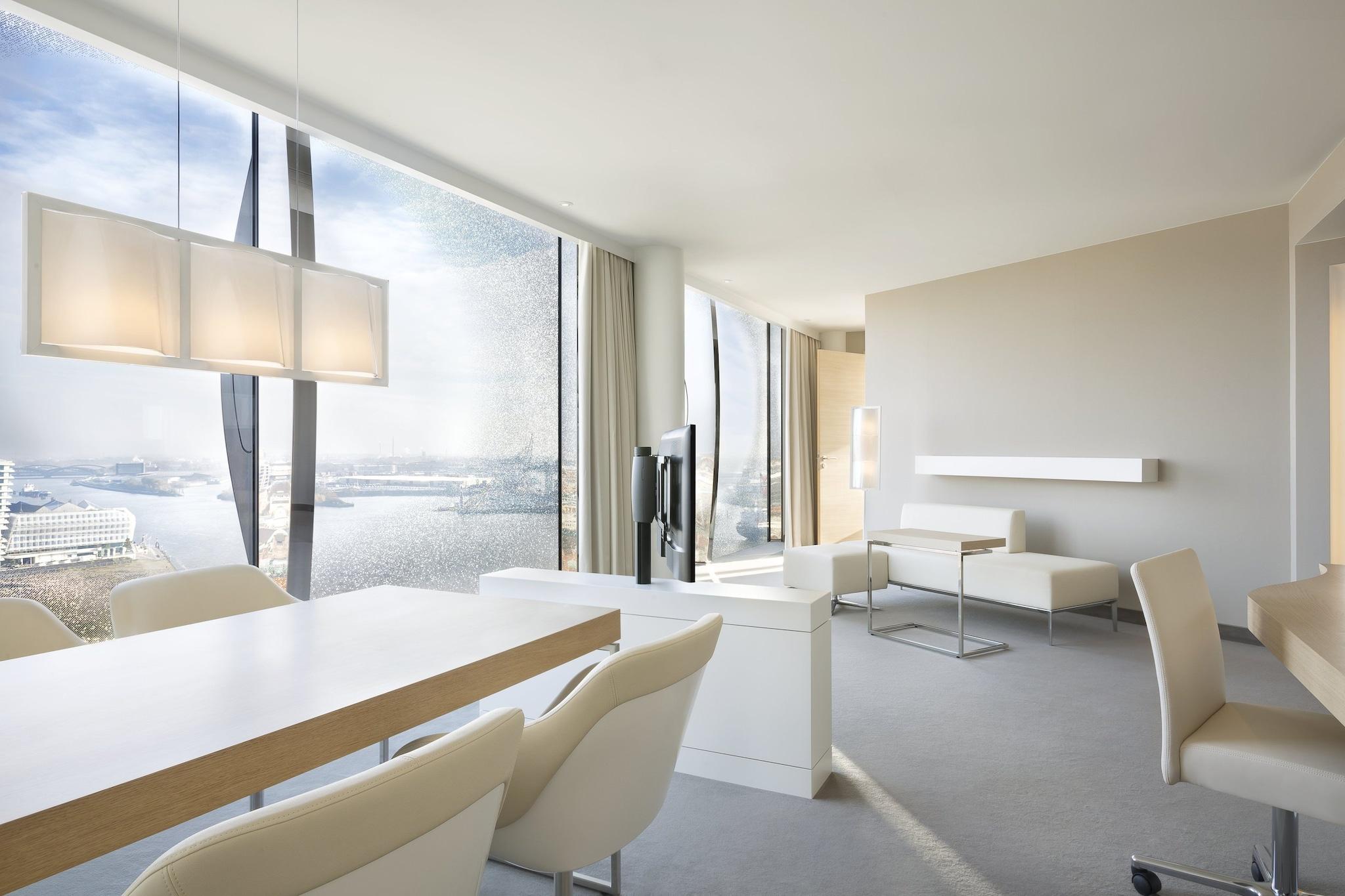 Suite City View King Bed