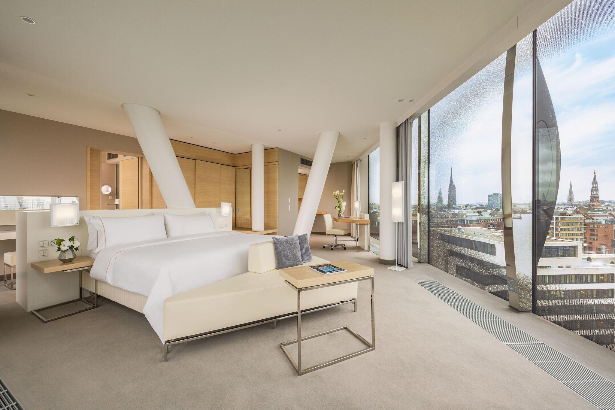 Junior Suite City View King Bed