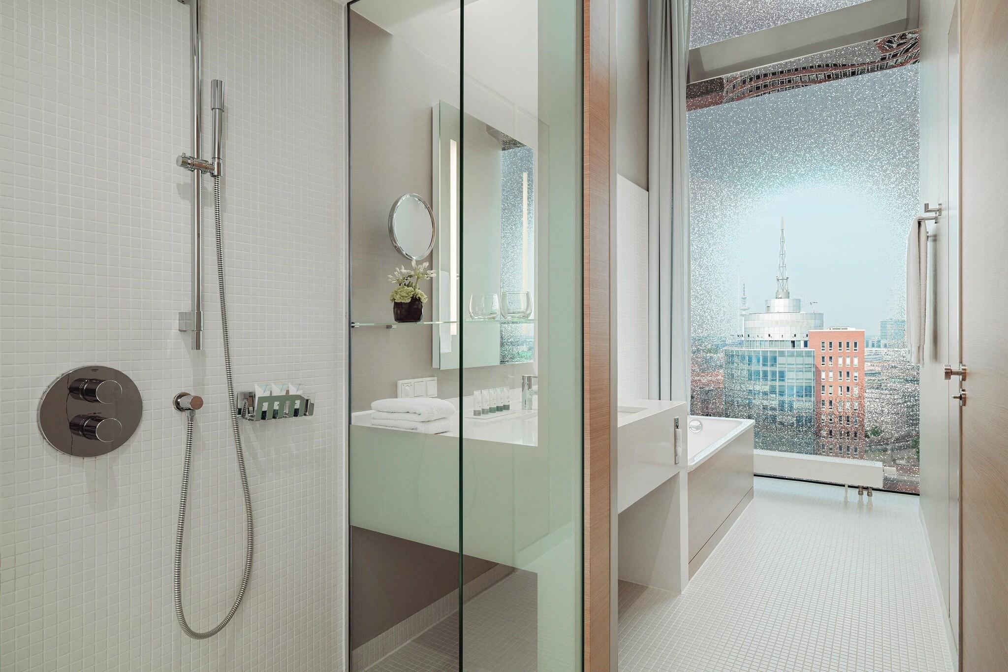 Junior Suite City View King Bed