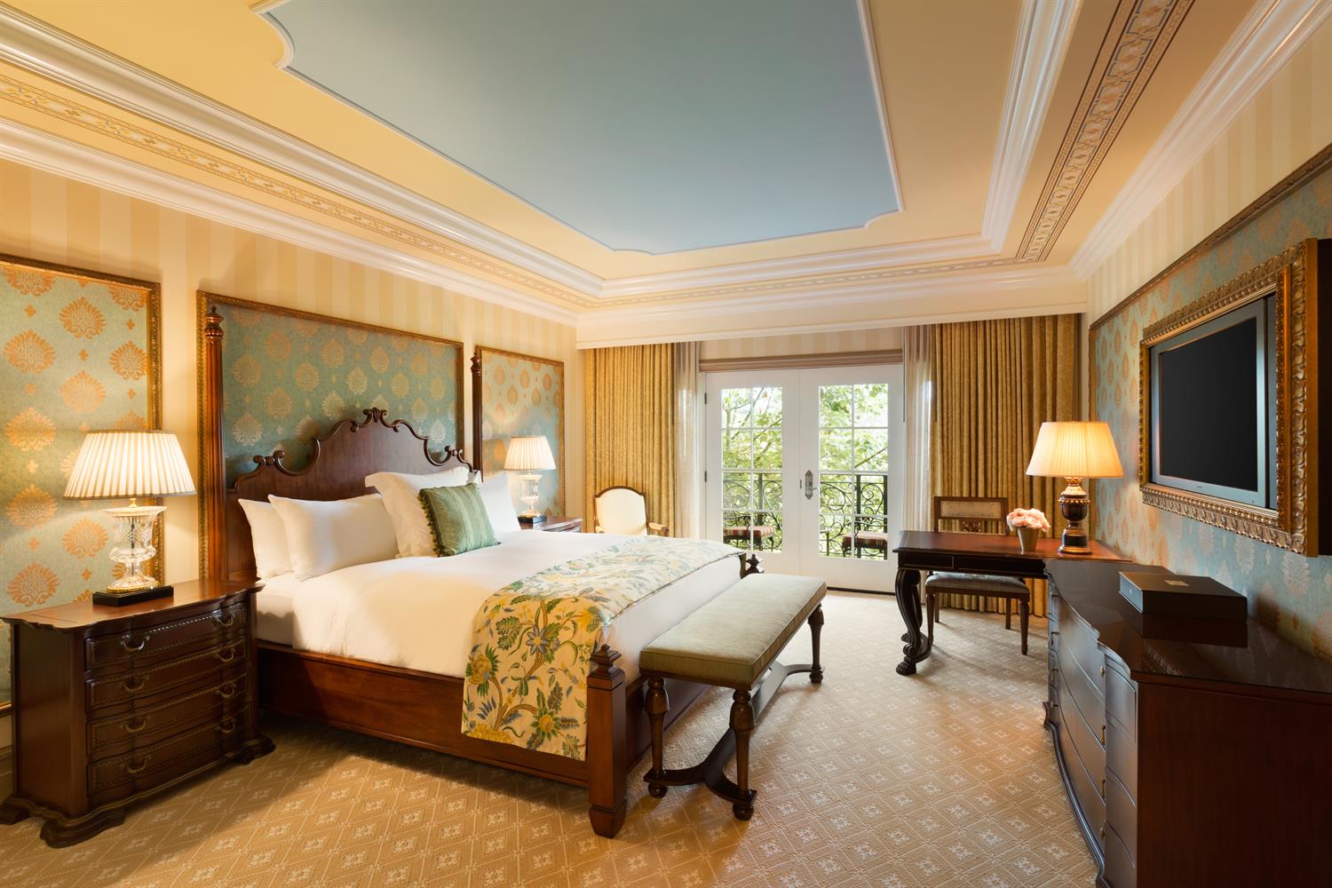 Room Deluxe King Bed