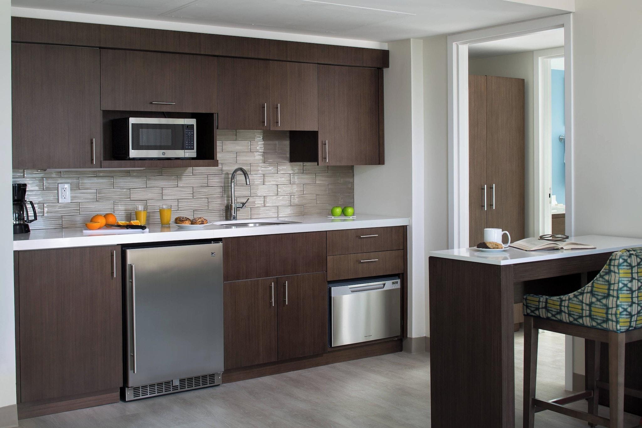 Studio Two Queen Beds