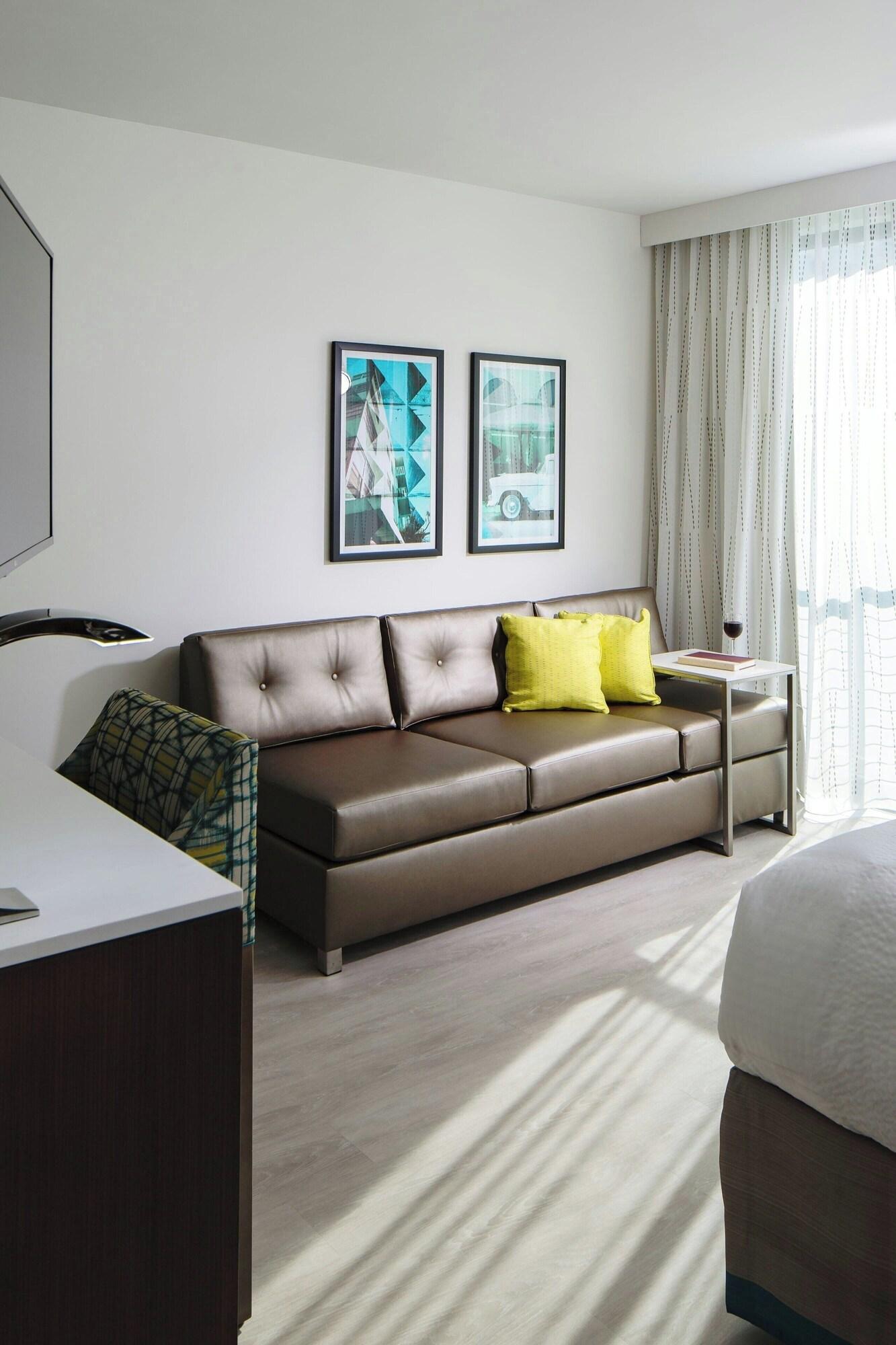 Studio Accessible King Size Bed