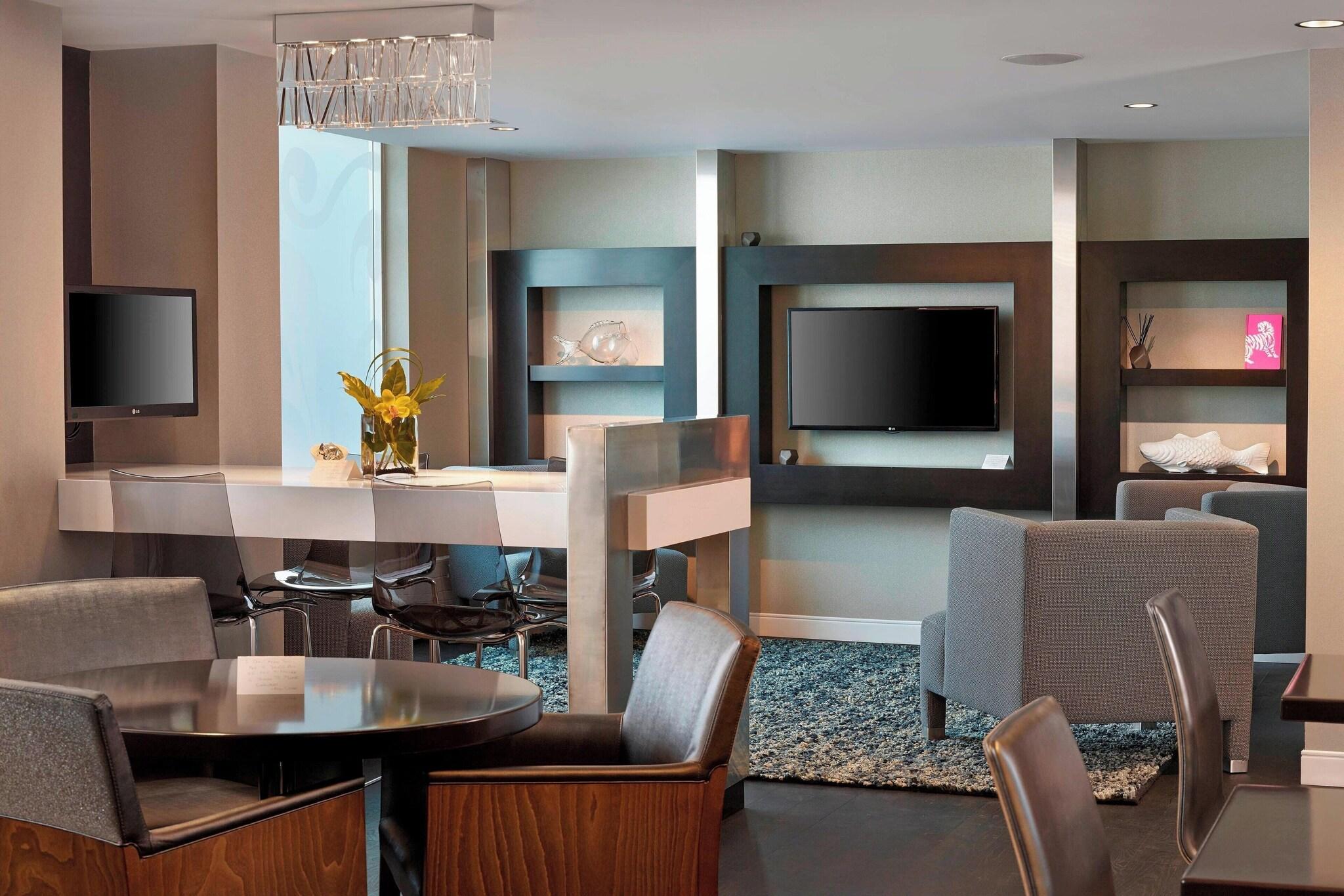 Double Club Two Queen Beds