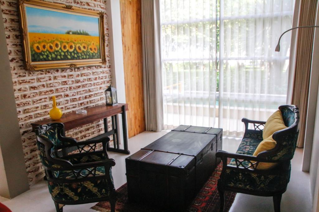 Suite Deluxe Pool View