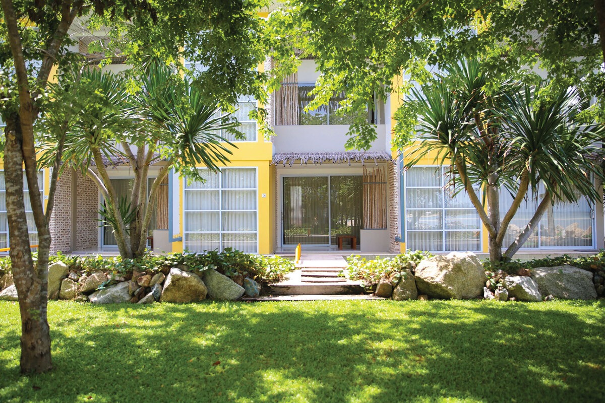 Suite Deluxe Pool View