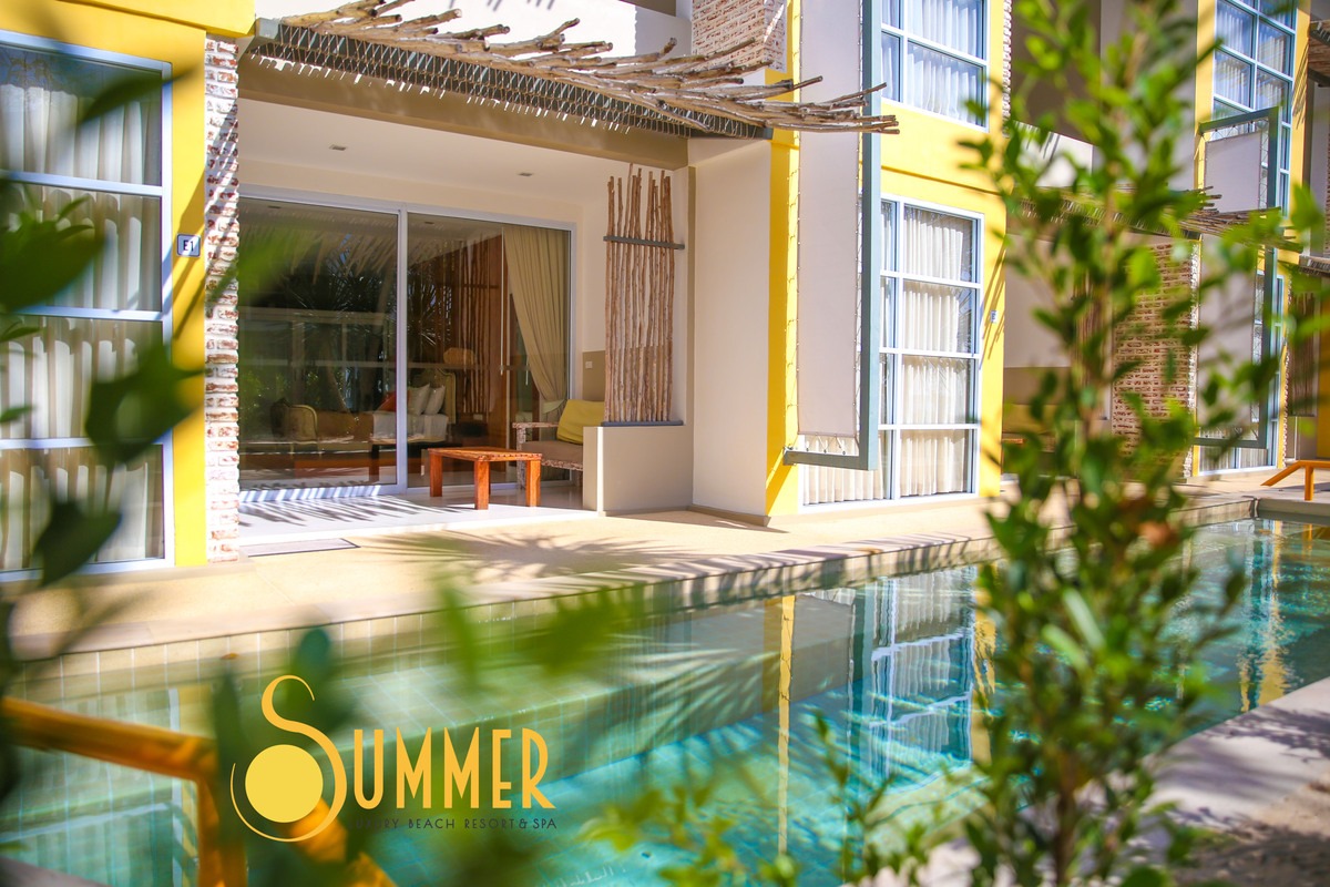 Suite Deluxe Pool View