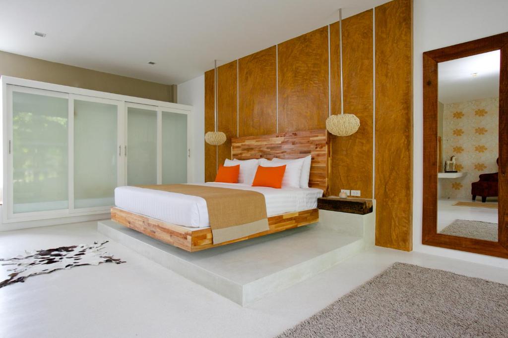 Junior Suite Queen Size Bed