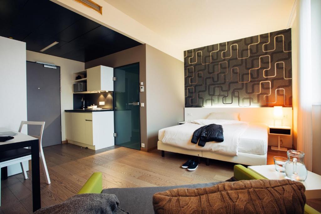 Studio Superior One Bedroom