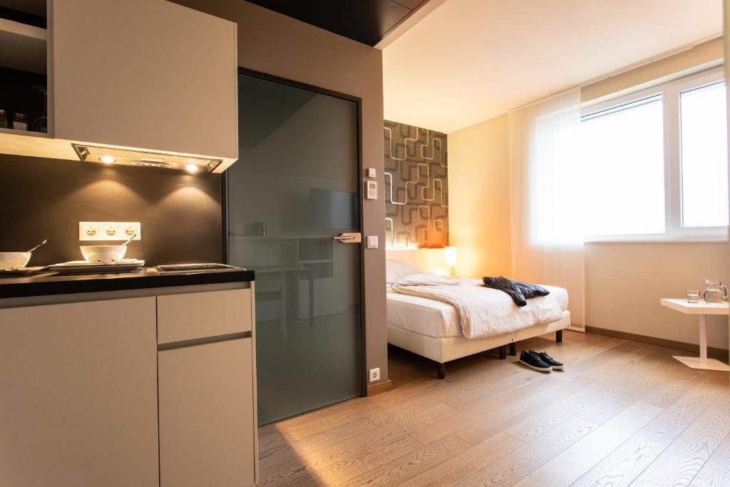 Studio Superior One Bedroom