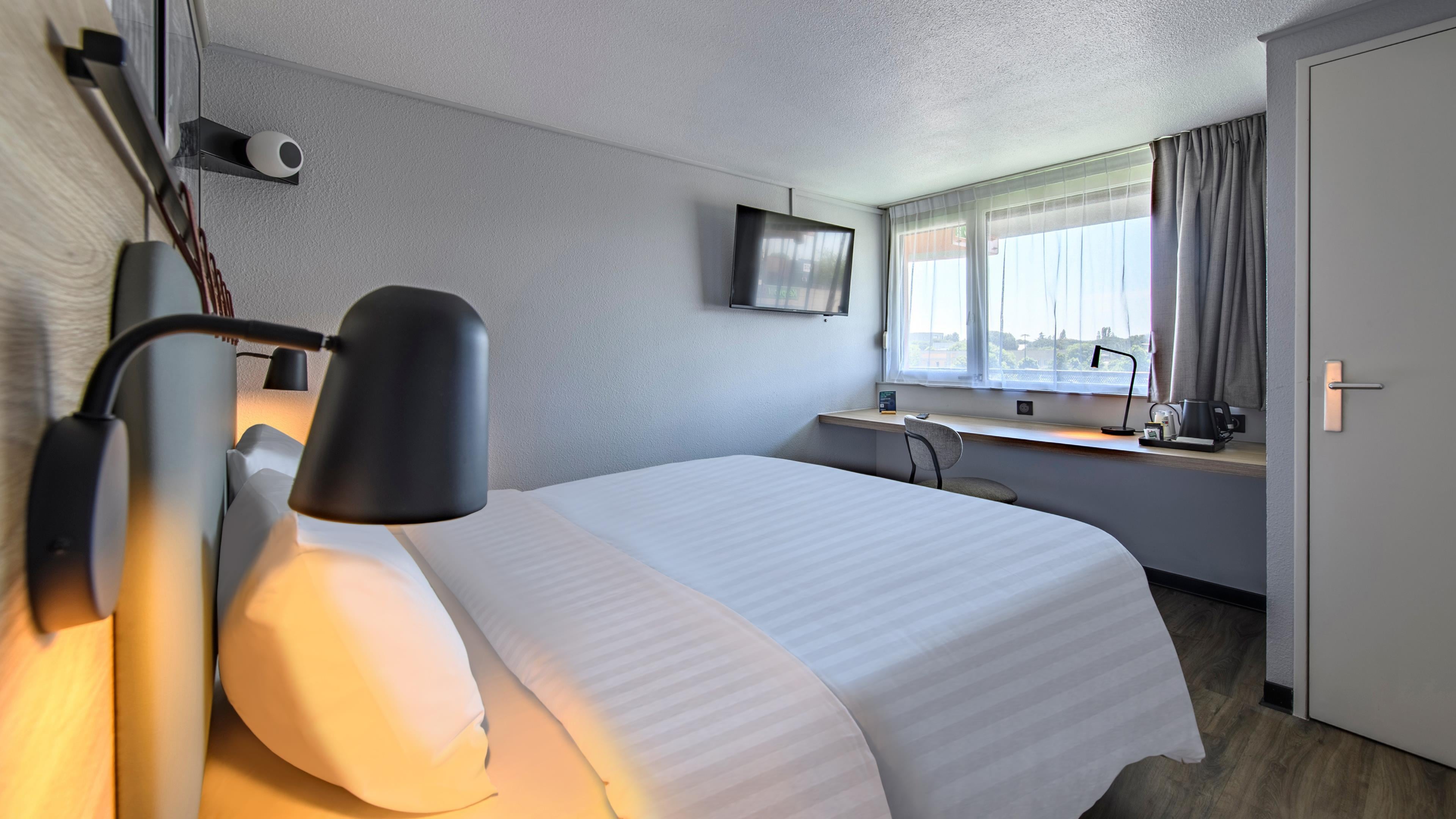 Double Queen Size Bed