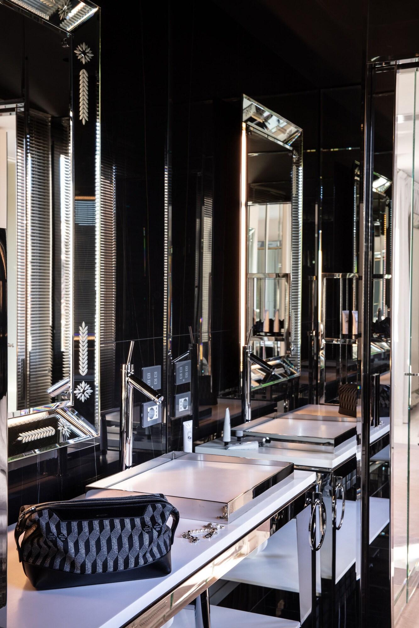 Suite City View King Bed