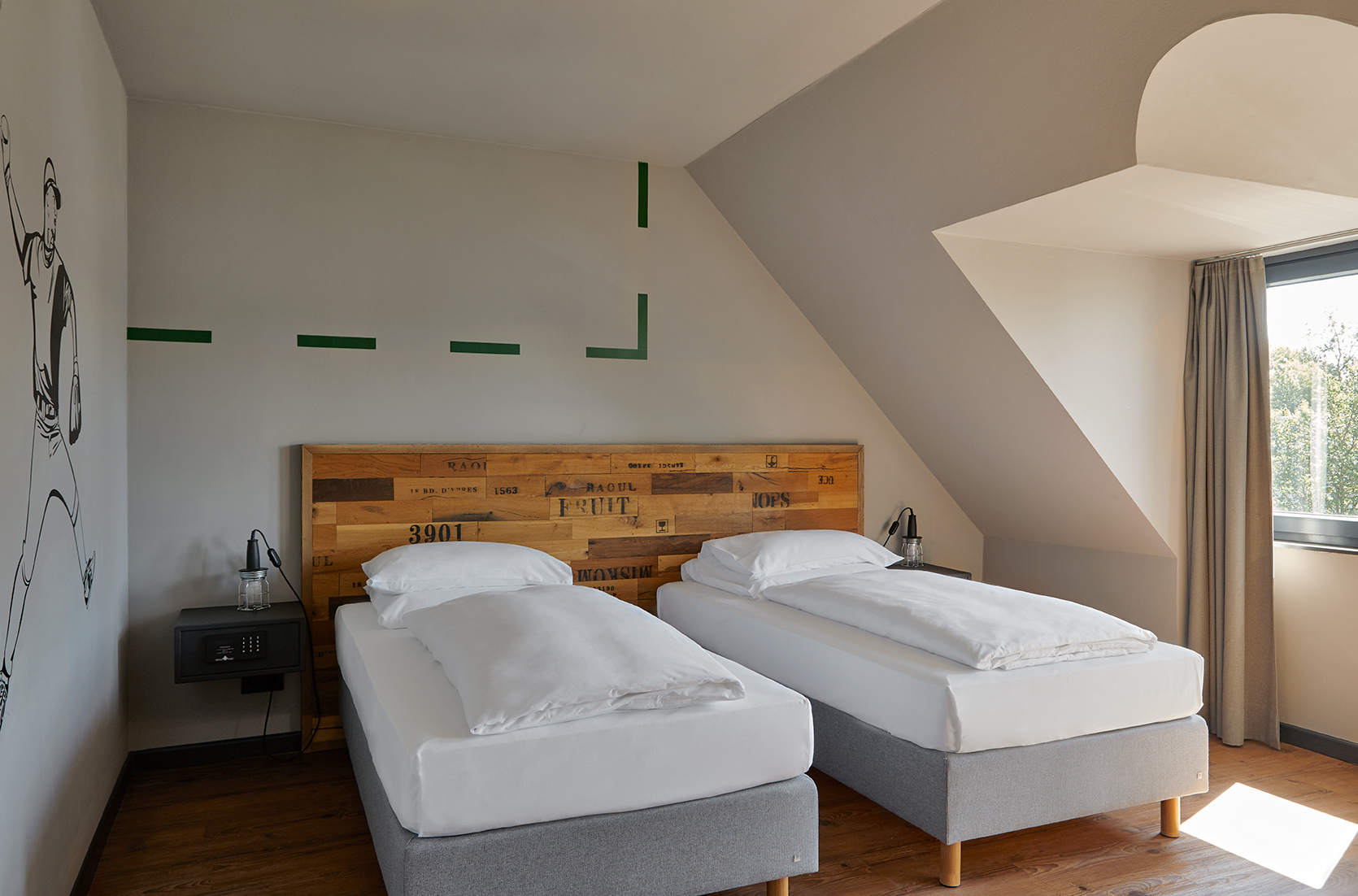 Triple Deluxe One Bed