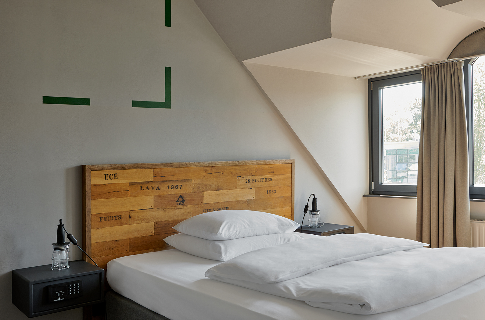 Double Deluxe One Bed