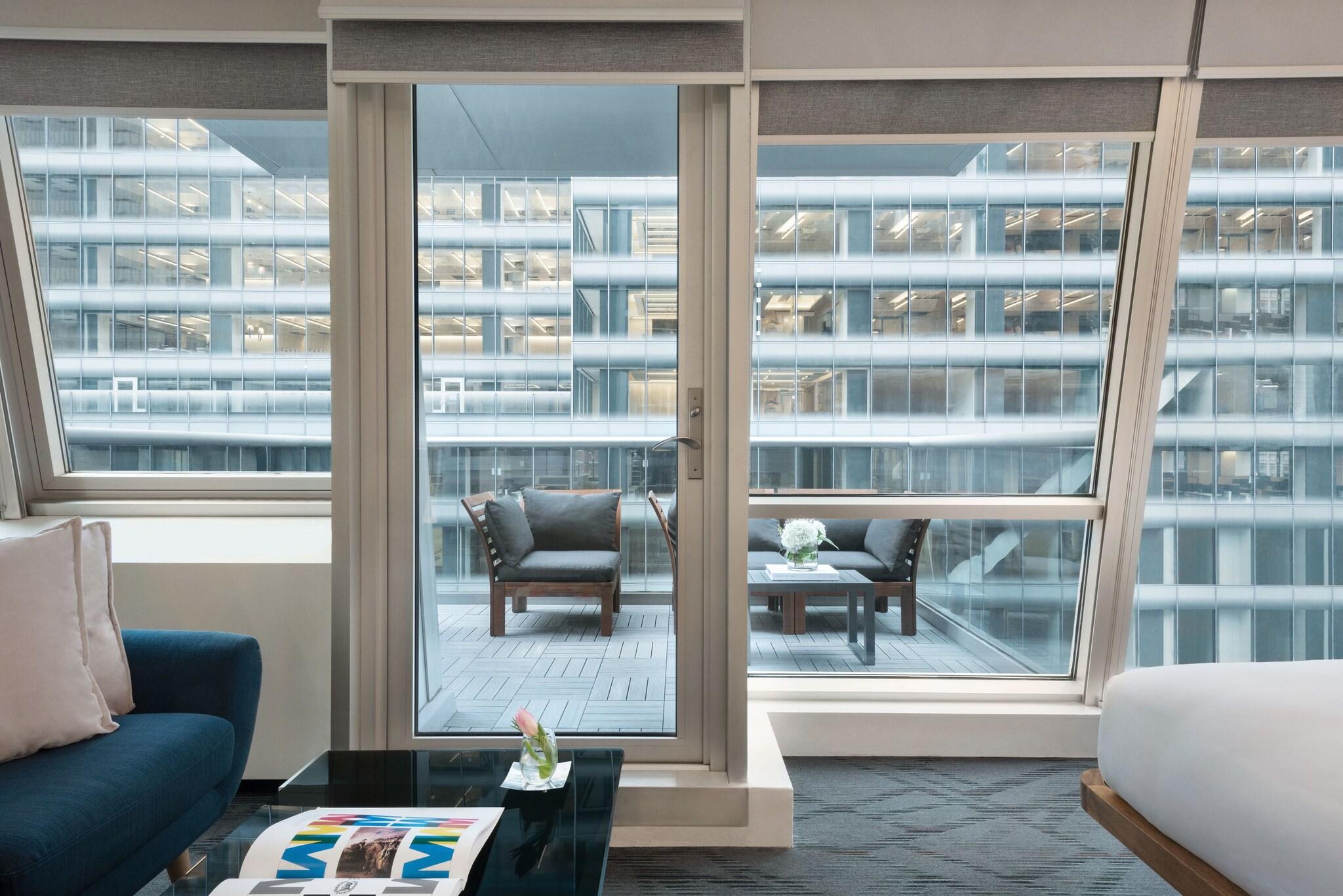 Junior Suite City View King Bed