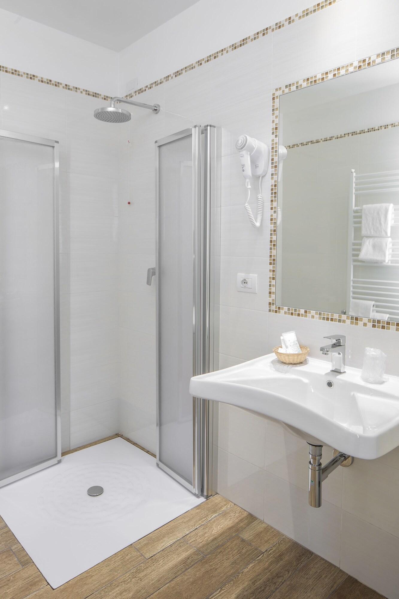 Double Deluxe Queen Bed